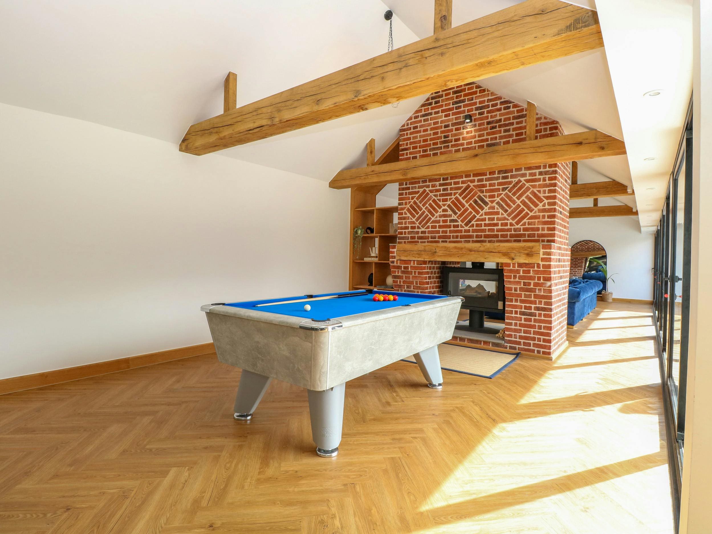 House Hickling Norfolk: Charming 4-Bed Holiday Cottage with Pool and Hot Tub, Norfolk