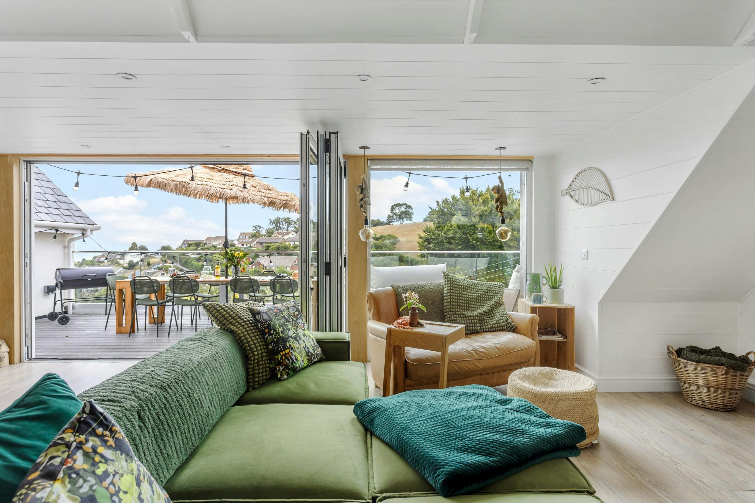 House Hooken Seaton: Luxury 5-Bedroom Villa with Hot Tub and Sea Views, Seaton