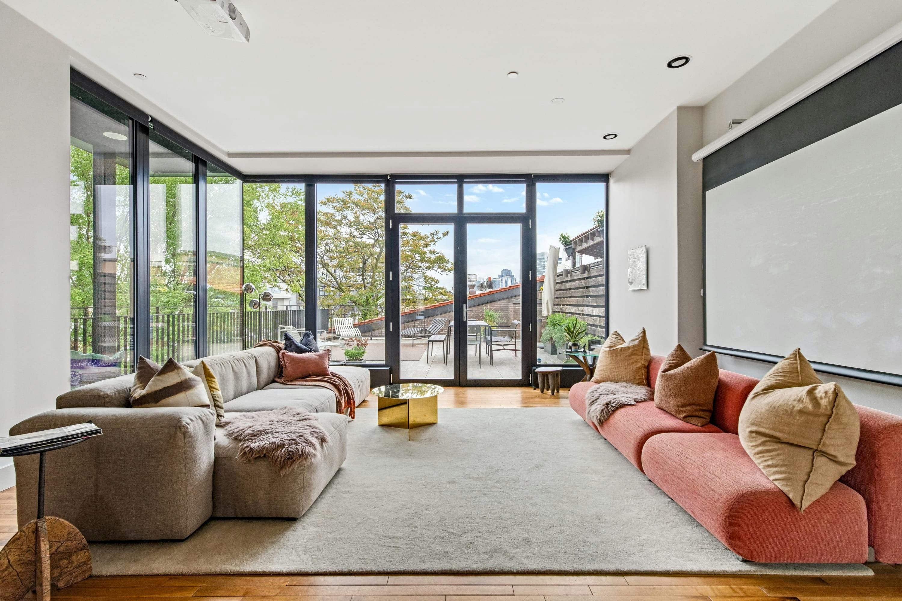 House Hudson Greenpoint: Luxury 2-Bedroom Villa with Terrace, Greenpoint New York