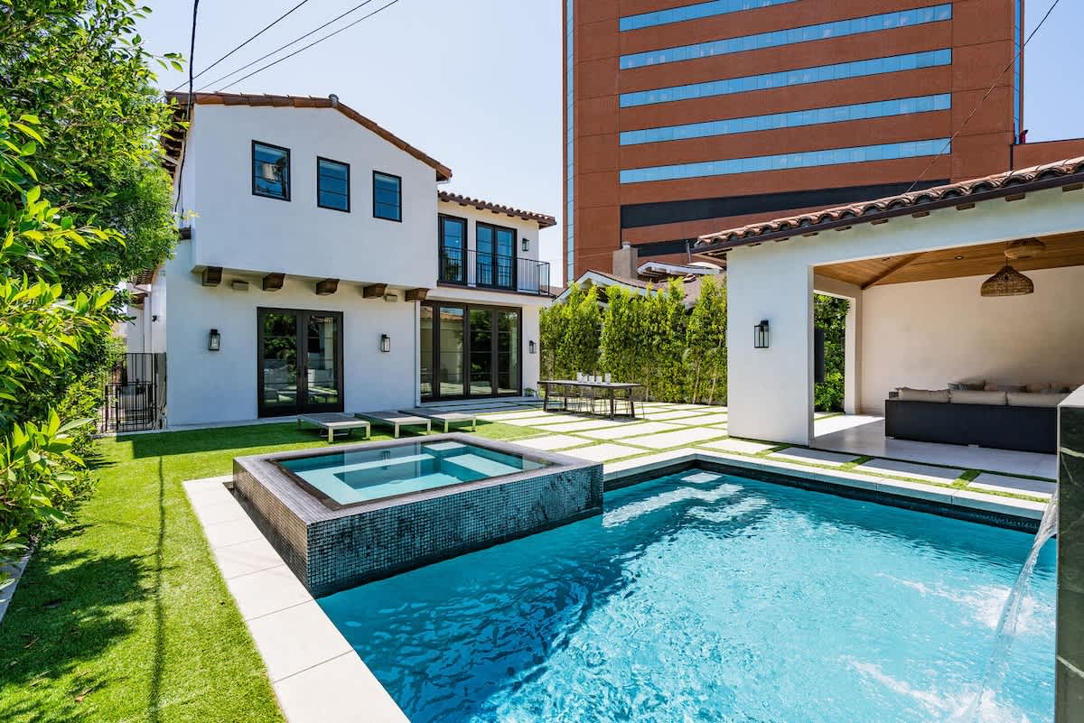 House Jacaranda Beverly Grove: Luxury 4-Bedroom Villa with Pool and Seaview, Beverly Grove