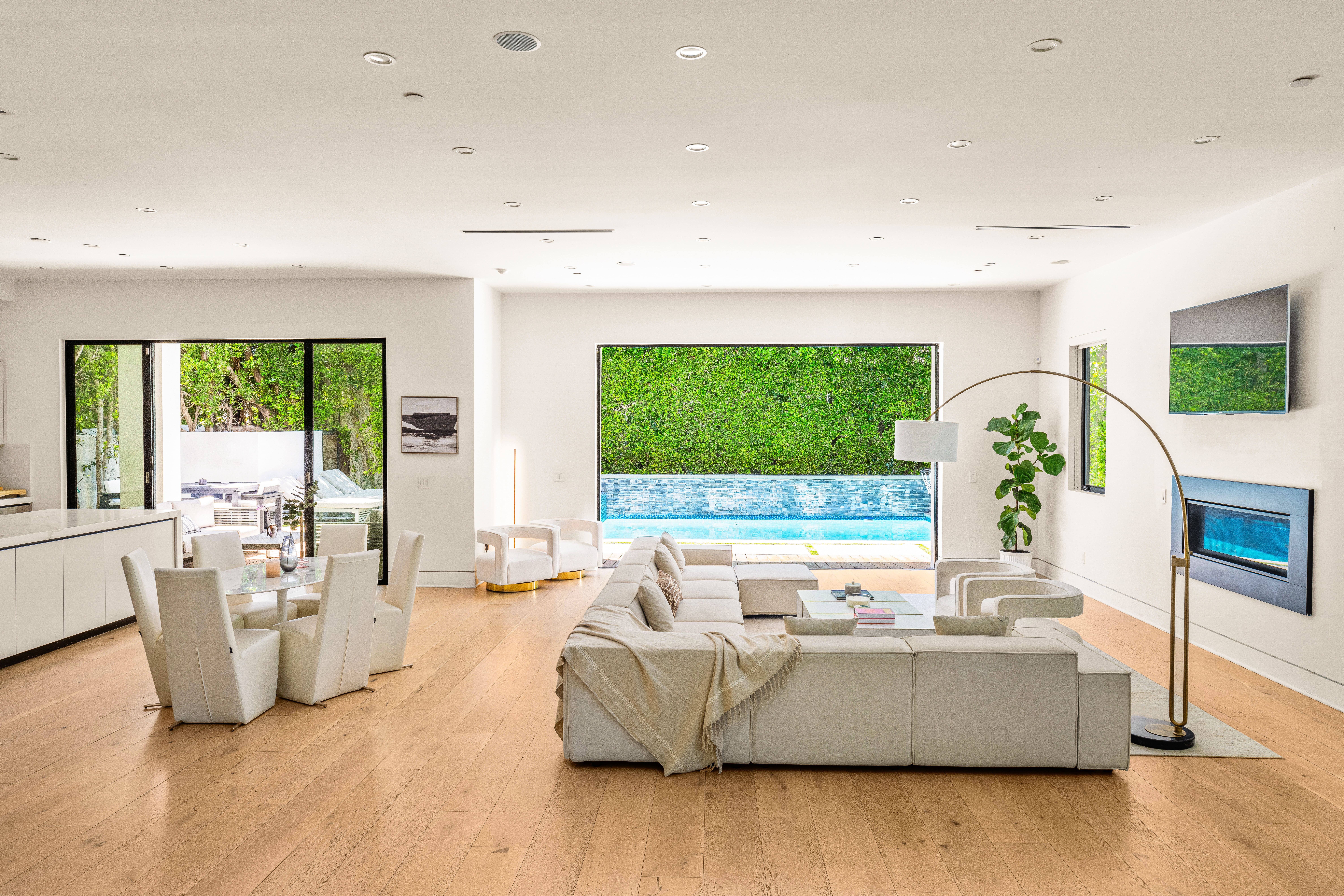 House Jacaranda Pico-Robertson: 4-Bedroom Luxury Villa with Pool and Hot Tub, Los Angeles