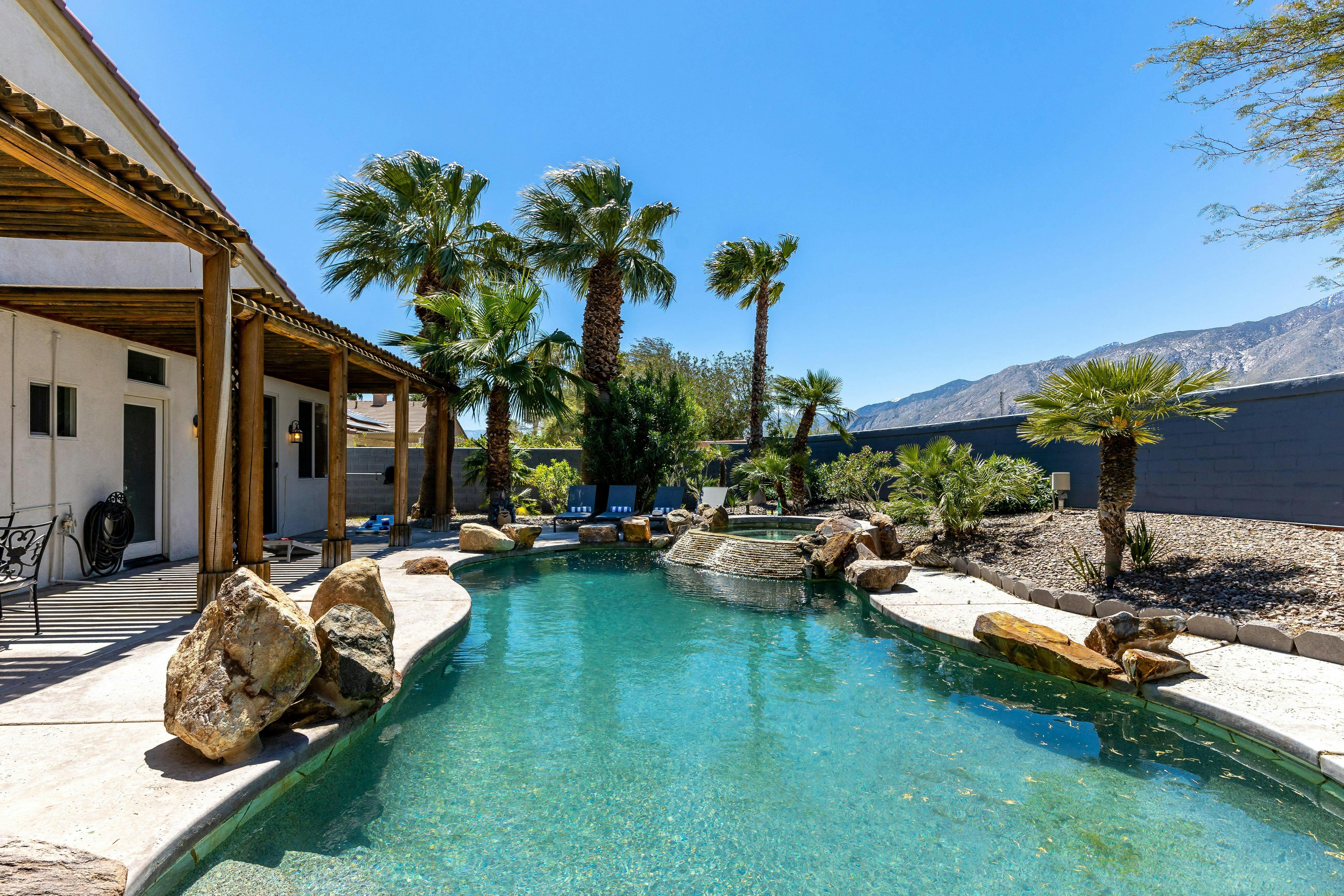 House Jacinto PalmSprings: 4-Bedroom Luxury Apartment with Hot Tub and Pool, Palm Springs