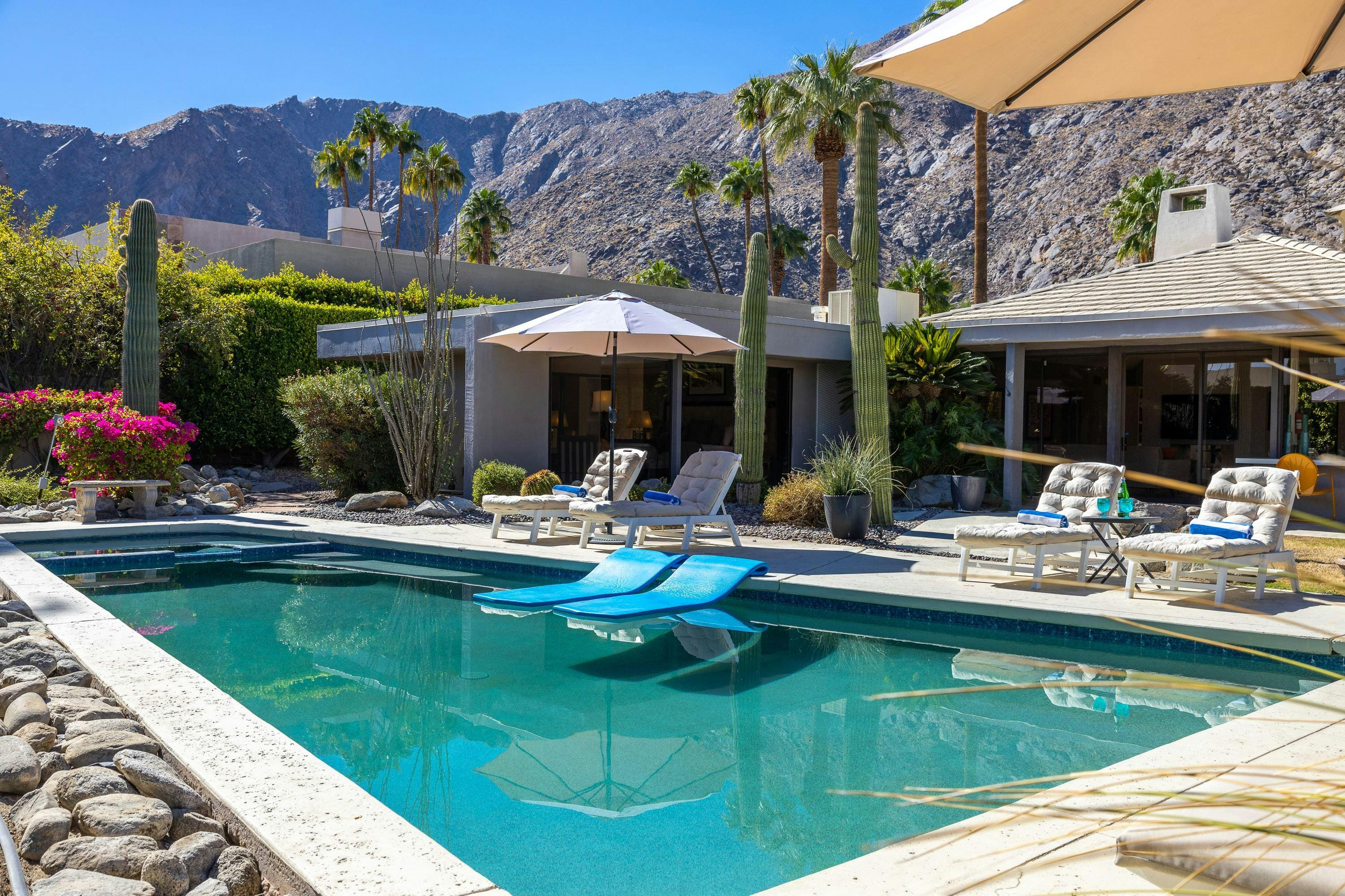 House Jacinto Springs: Luxury 5-Bedroom House with Pool and City Views, Palm Springs