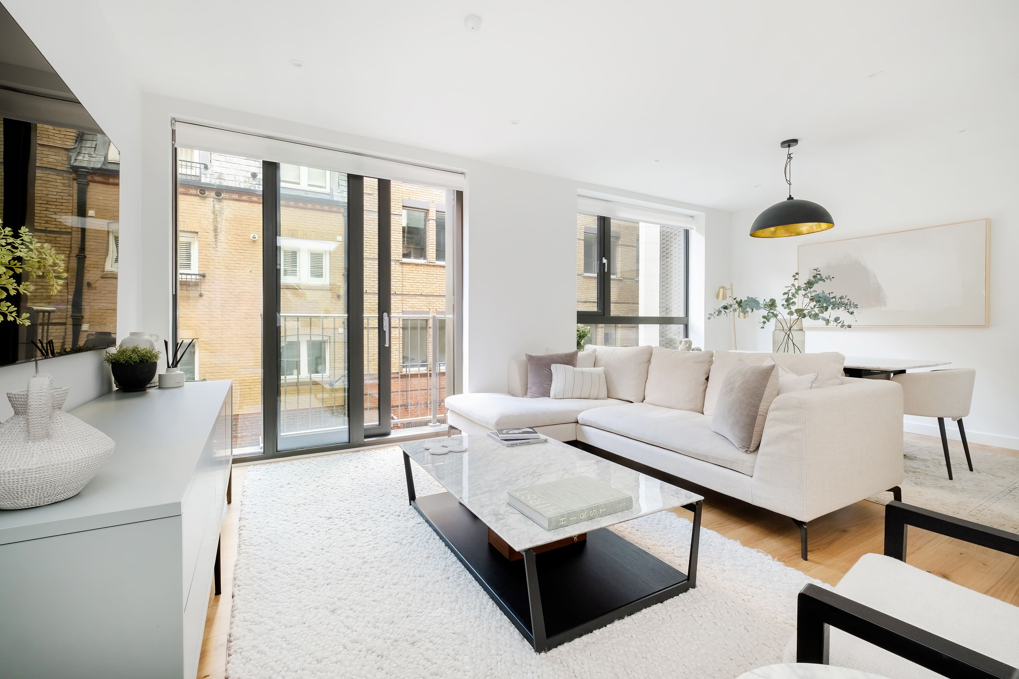 House Jermyn St. James’s: Elegant 3-Bedroom Apartment with Family Amenities, St. James’s