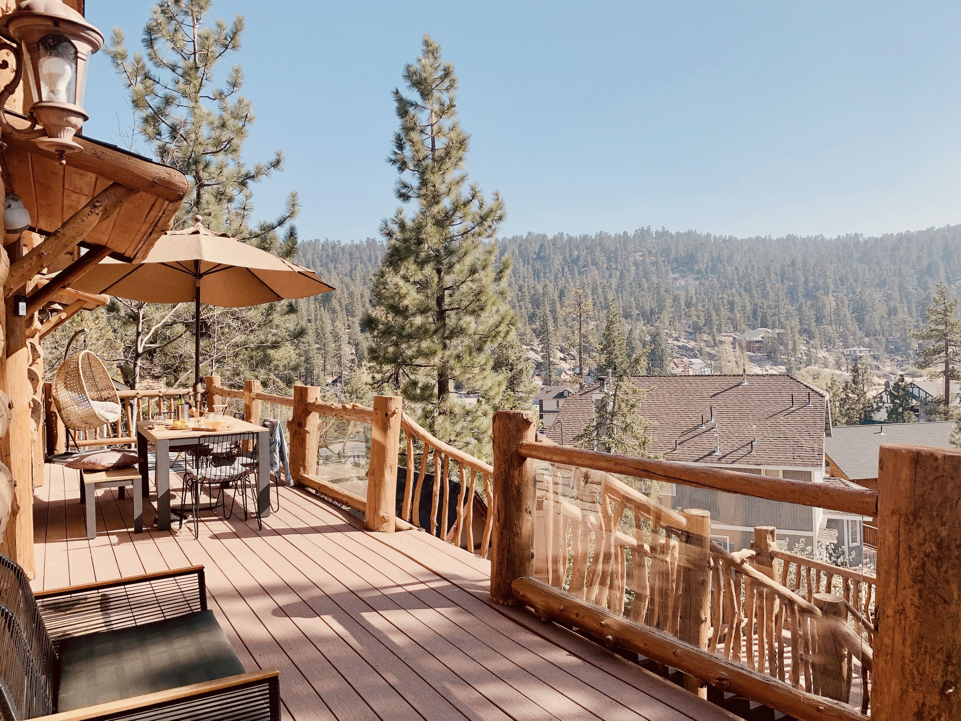 House Juniperus BigBear: 4-Bedroom Luxury Apartment with Hot Tub, Big Bear Lake