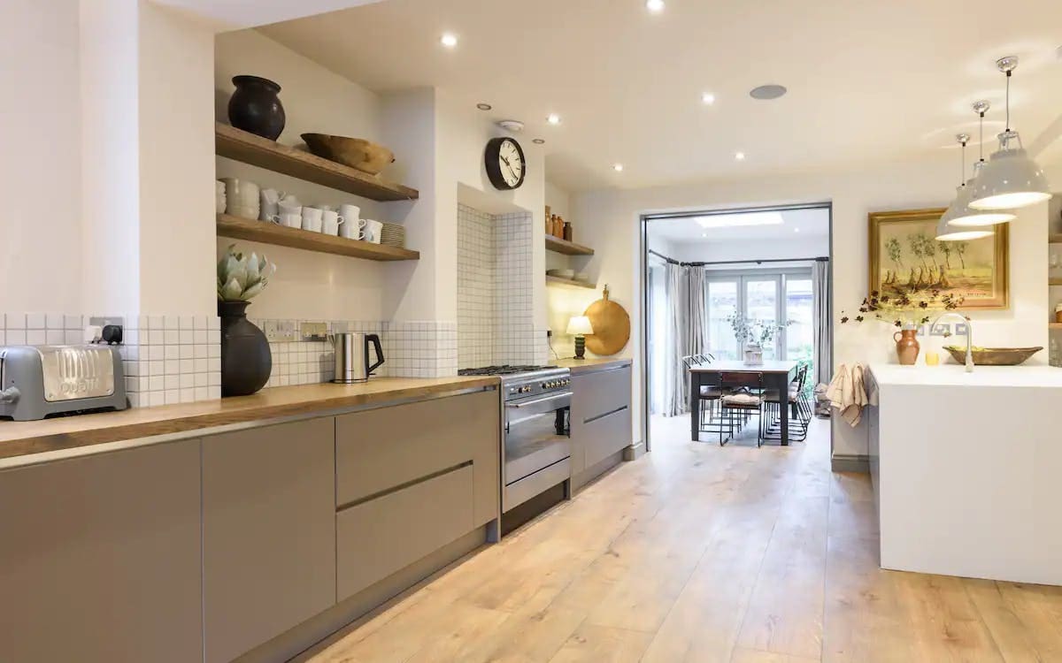 House Kemptown Brighton: Elegant 4-Bedroom Apartment with Seaview, Brighton and Hove