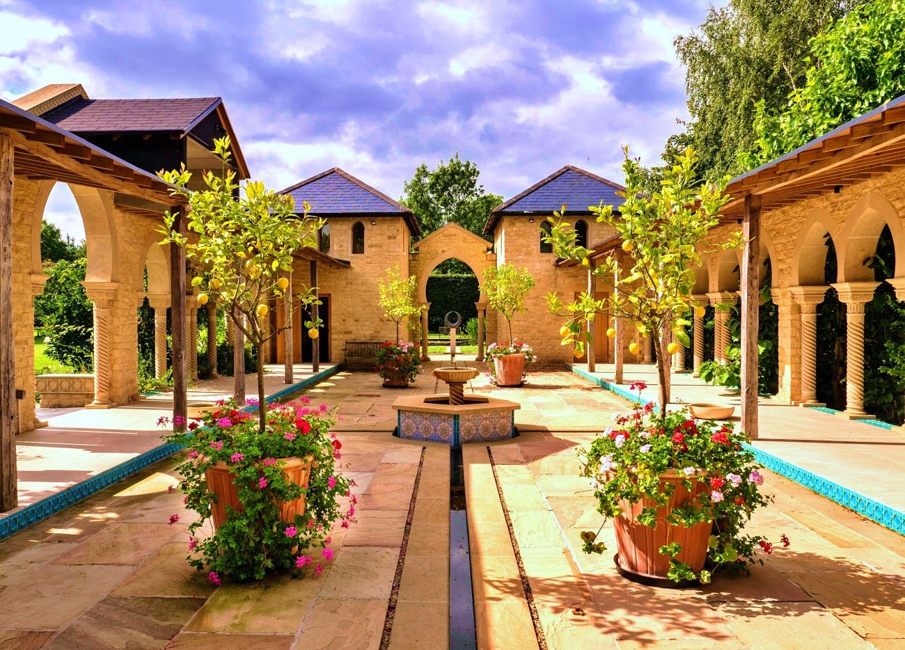 House Kingham Oxfordshire: Charming 3-Bedroom Cottage with Pool and Tennis Court, Oxfordshire