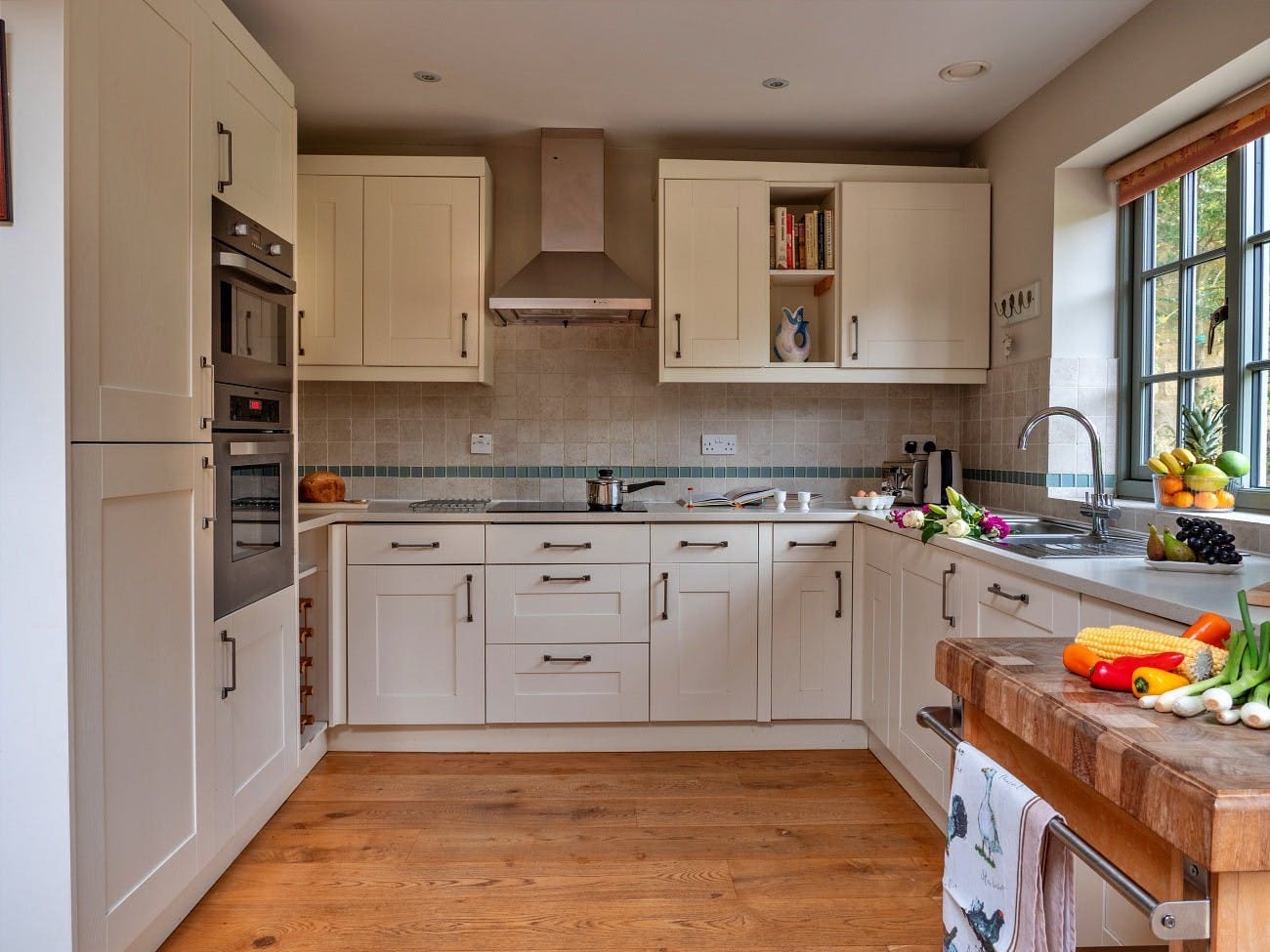 House Kingham Oxfordshire: Charming 3-Bedroom Cottage with Pool and Tennis Court, Oxfordshire