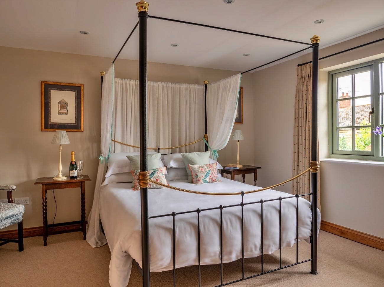 House Kingham Oxfordshire: Charming 3-Bedroom Cottage with Pool and Tennis Court, Oxfordshire