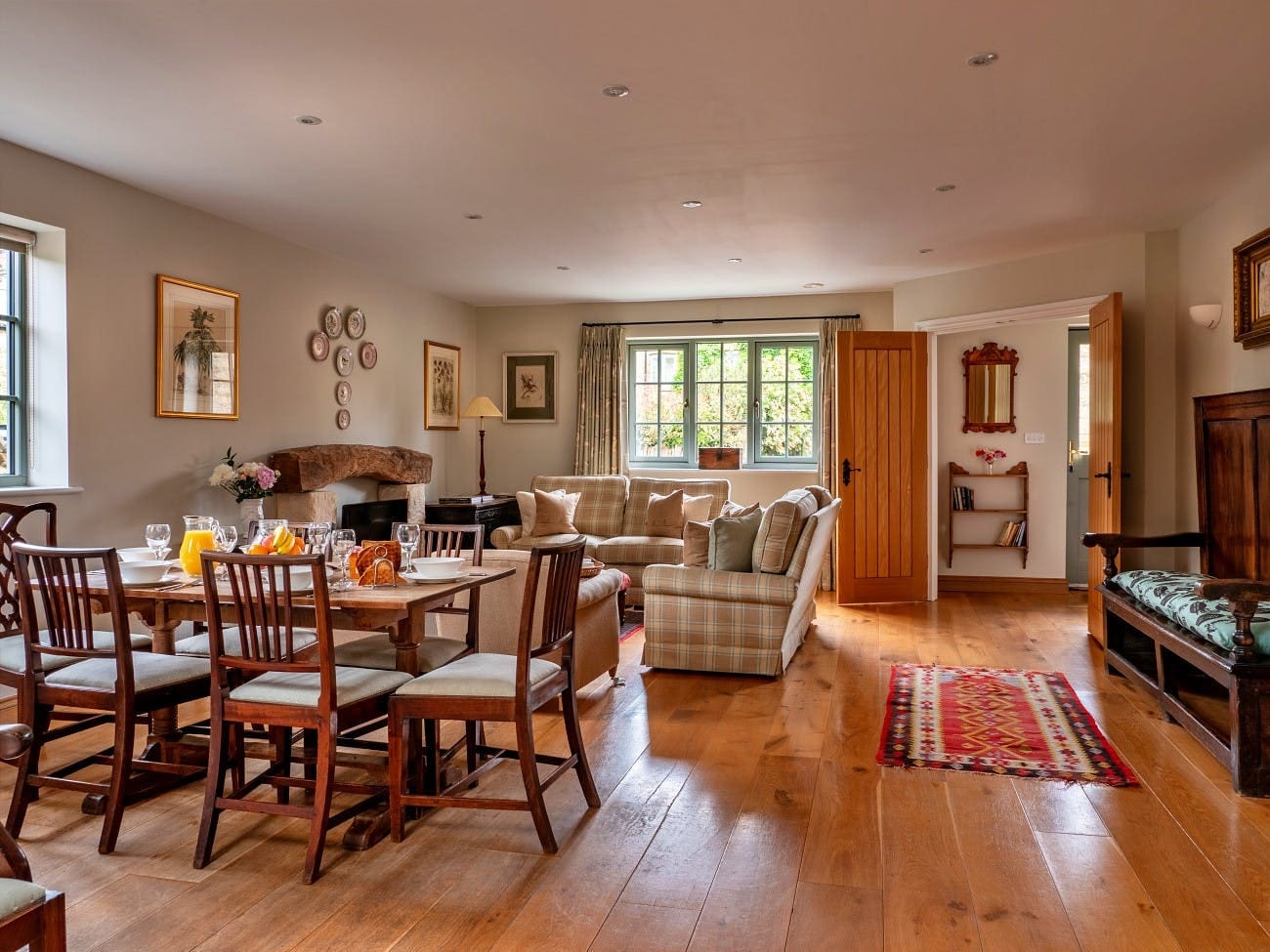 House Kingham Oxfordshire: Charming 3-Bedroom Cottage with Pool and Tennis Court, Oxfordshire