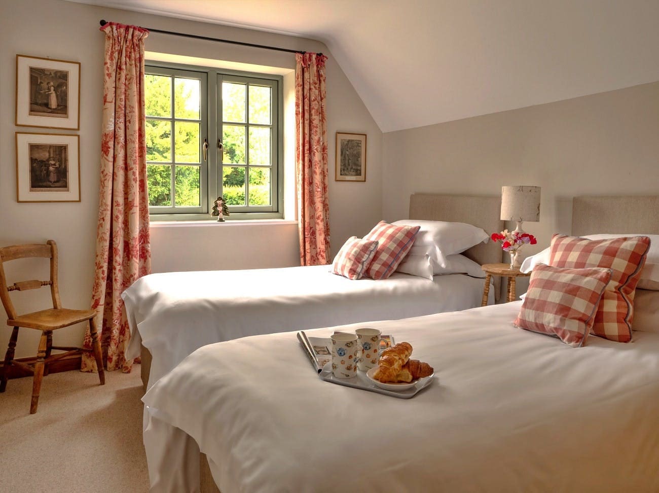 House Kingham Oxfordshire: Charming 3-Bedroom Cottage with Pool and Tennis Court, Oxfordshire
