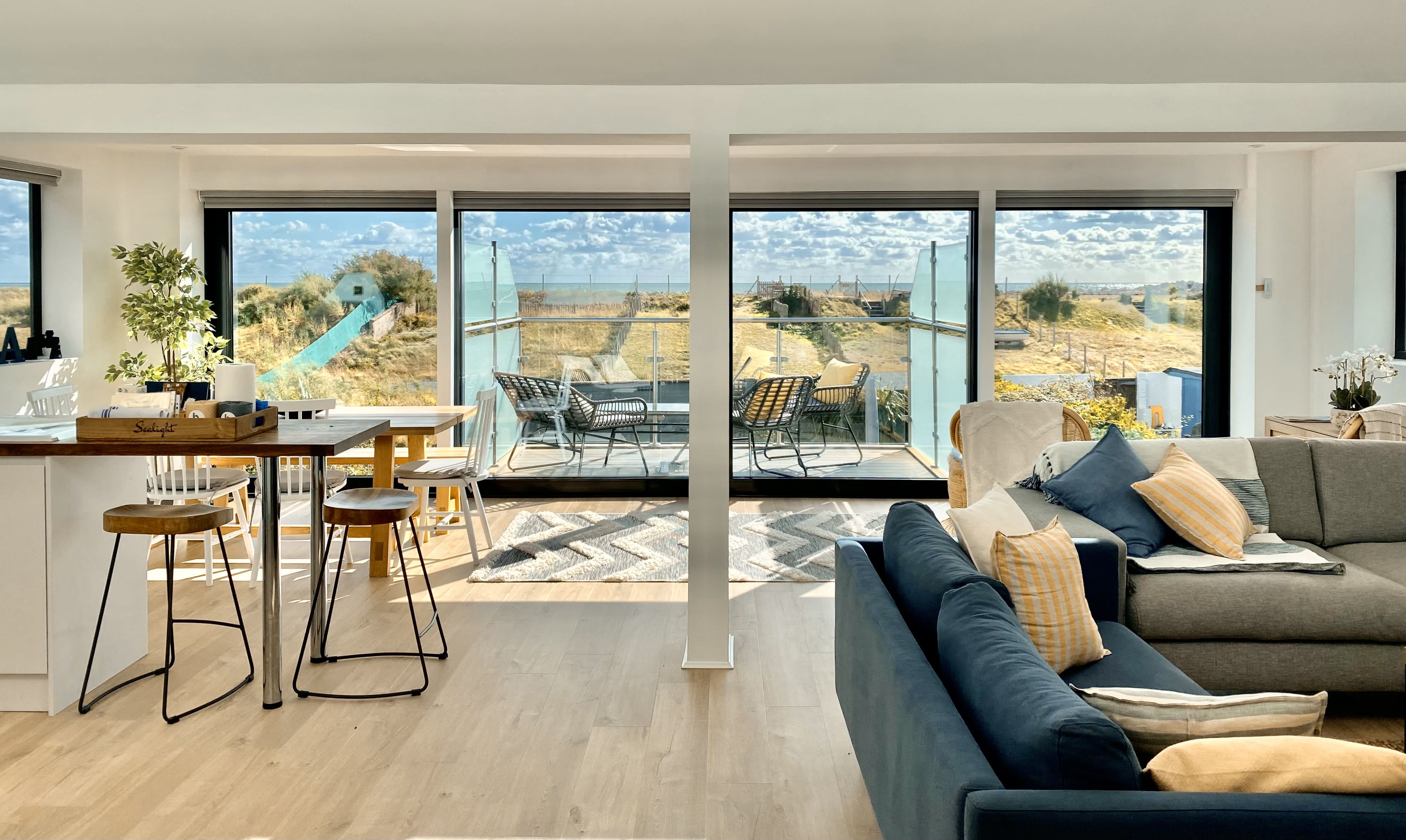 House Kingley Chichester Chichester 4: Chic 4-Bedroom Apartment with Hot Tub and Seaview, Chichester