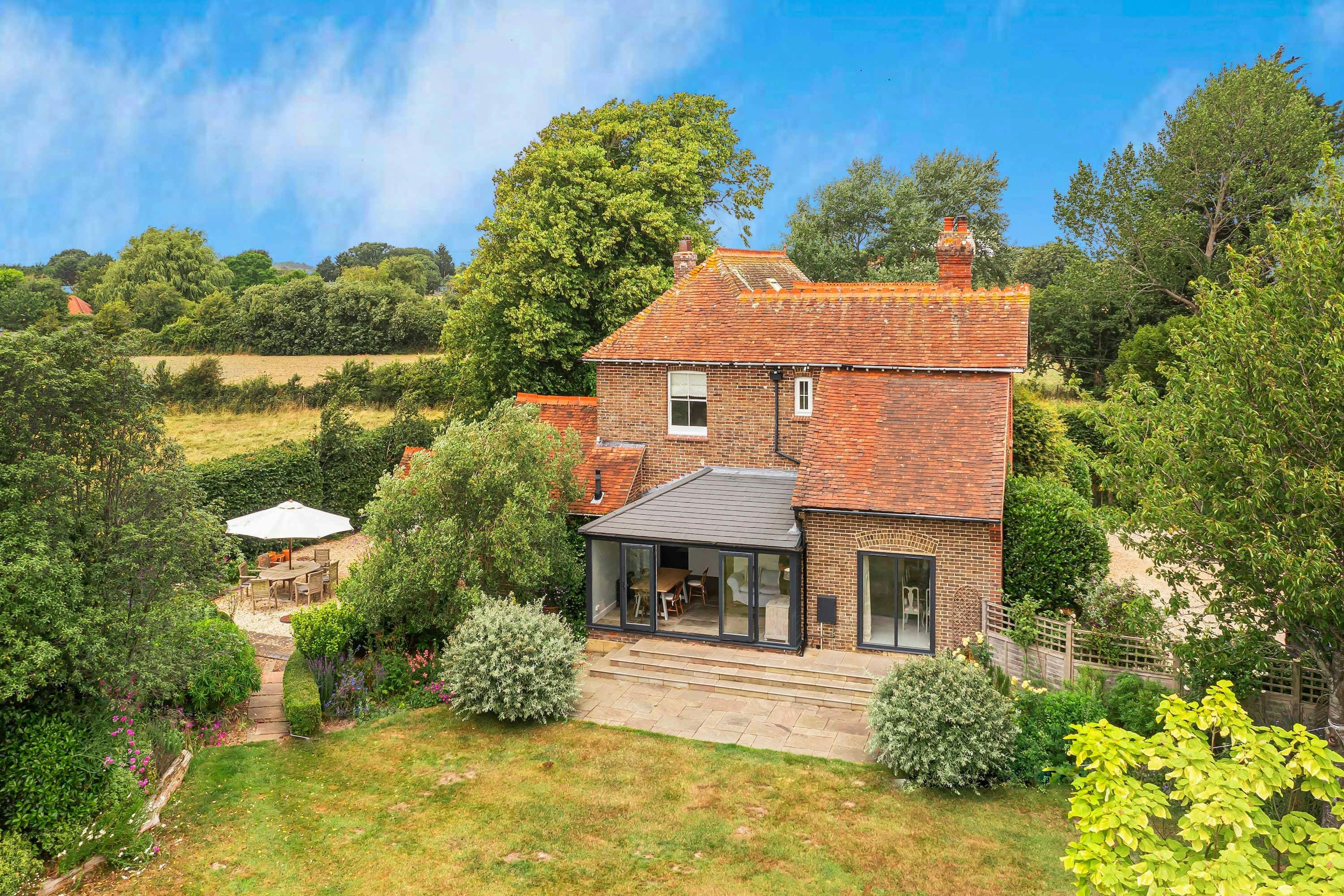 House Kingley Chichester: Luxury 4-Bedroom Villa with Seaview and Pool, Chichester