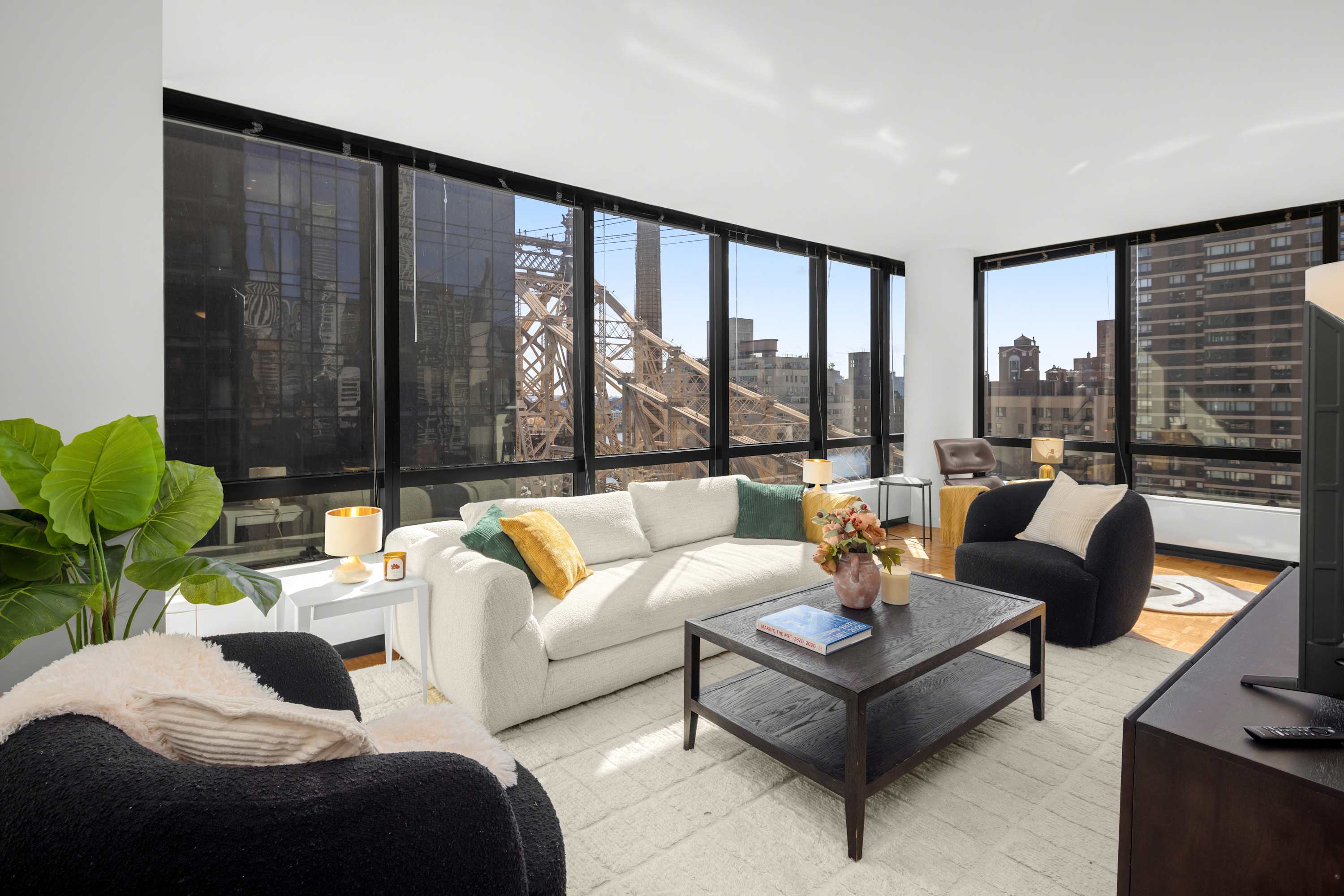 House Kips Bay Sutton Sutton Place: Elegant 2-Bedroom Apartment with Pool and Gym, Sutton Place