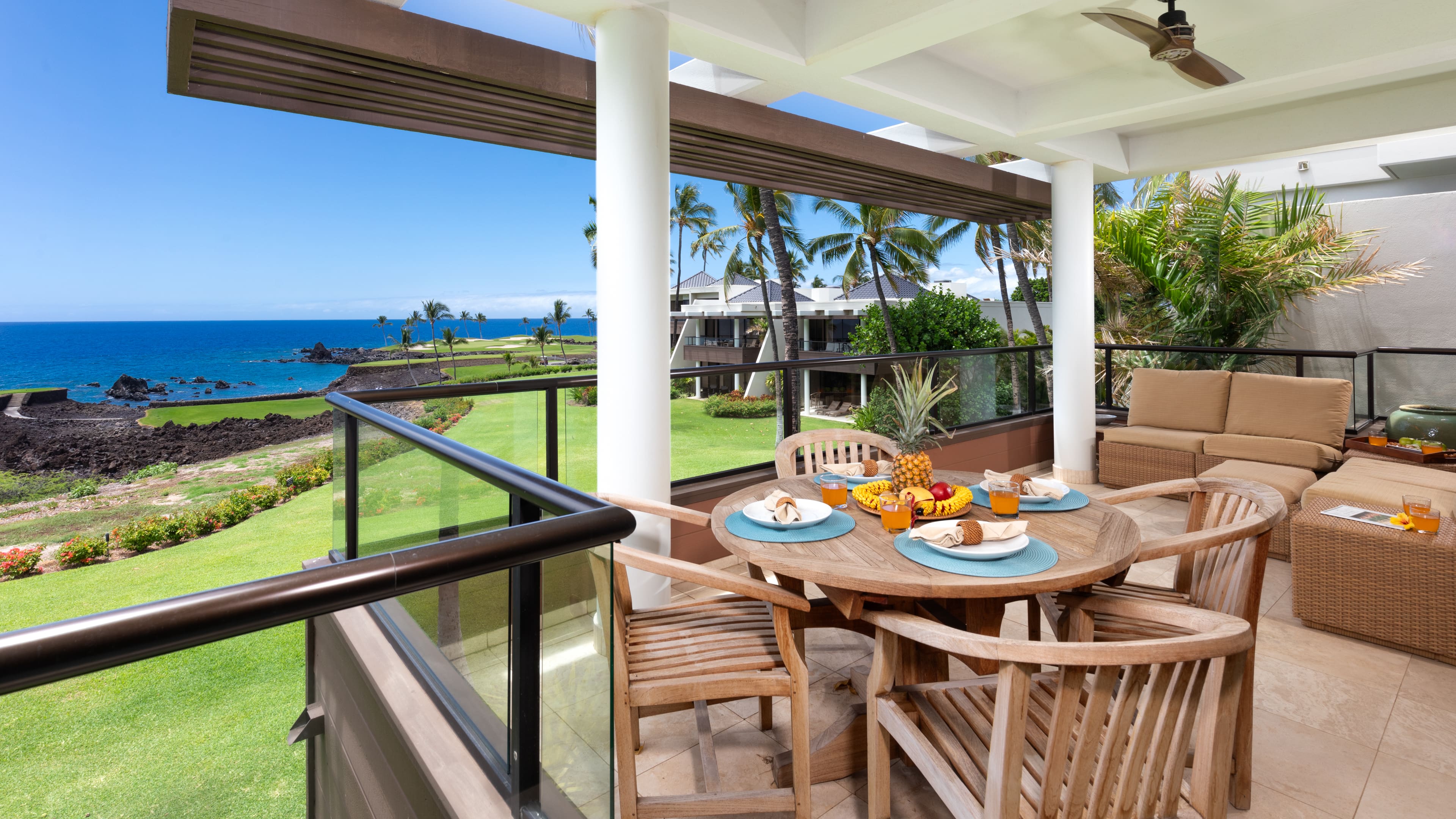 House Kukui Hawaii: Luxury 2-Bedroom Apartment with Seaview and Beach Access, Hawaii