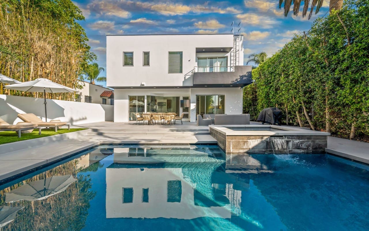 House La Brea BeverlyGrove: Spacious 5-Bedroom Apartment with Pool and Seaview, Beverly Grove