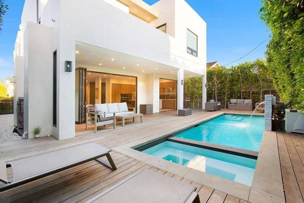 House La Cienega West Hollywood: Luxury 5-Bedroom Villa with Pool and Hot Tub, West Hollywood