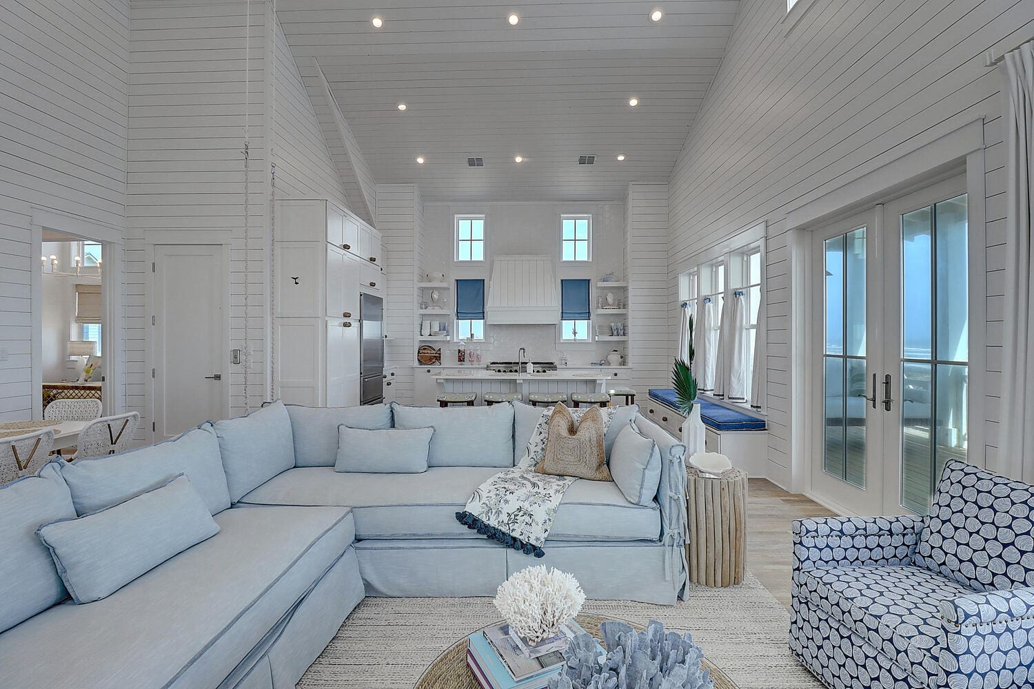 House Laguna Austin Austin: Luxury 8-Bedroom House with Seaview and Family-Friendly Amenities, Austin