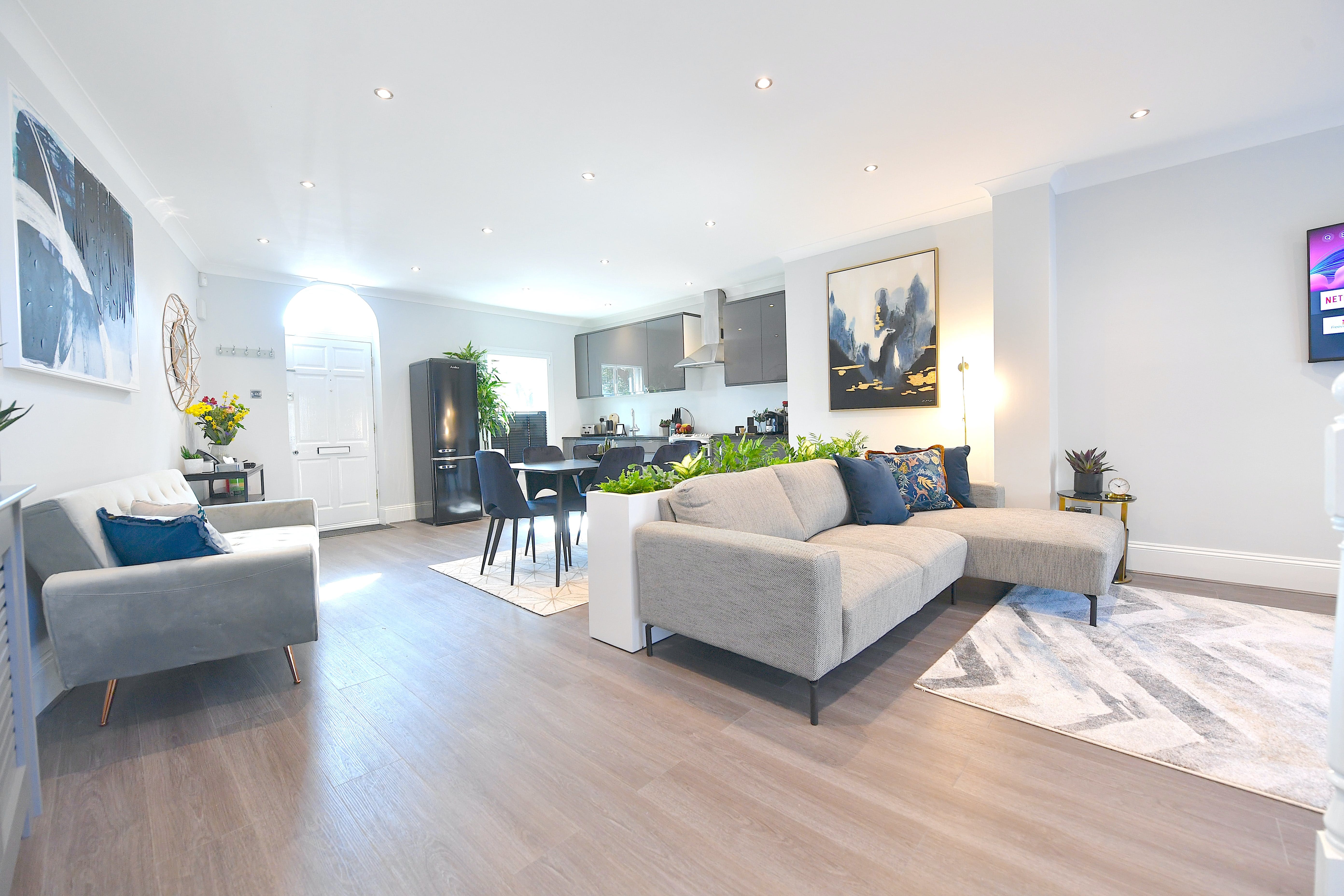 House Lambeth Brixton: Exquisite 4-Bedroom Townhouse with Modern Amenities, Lambeth