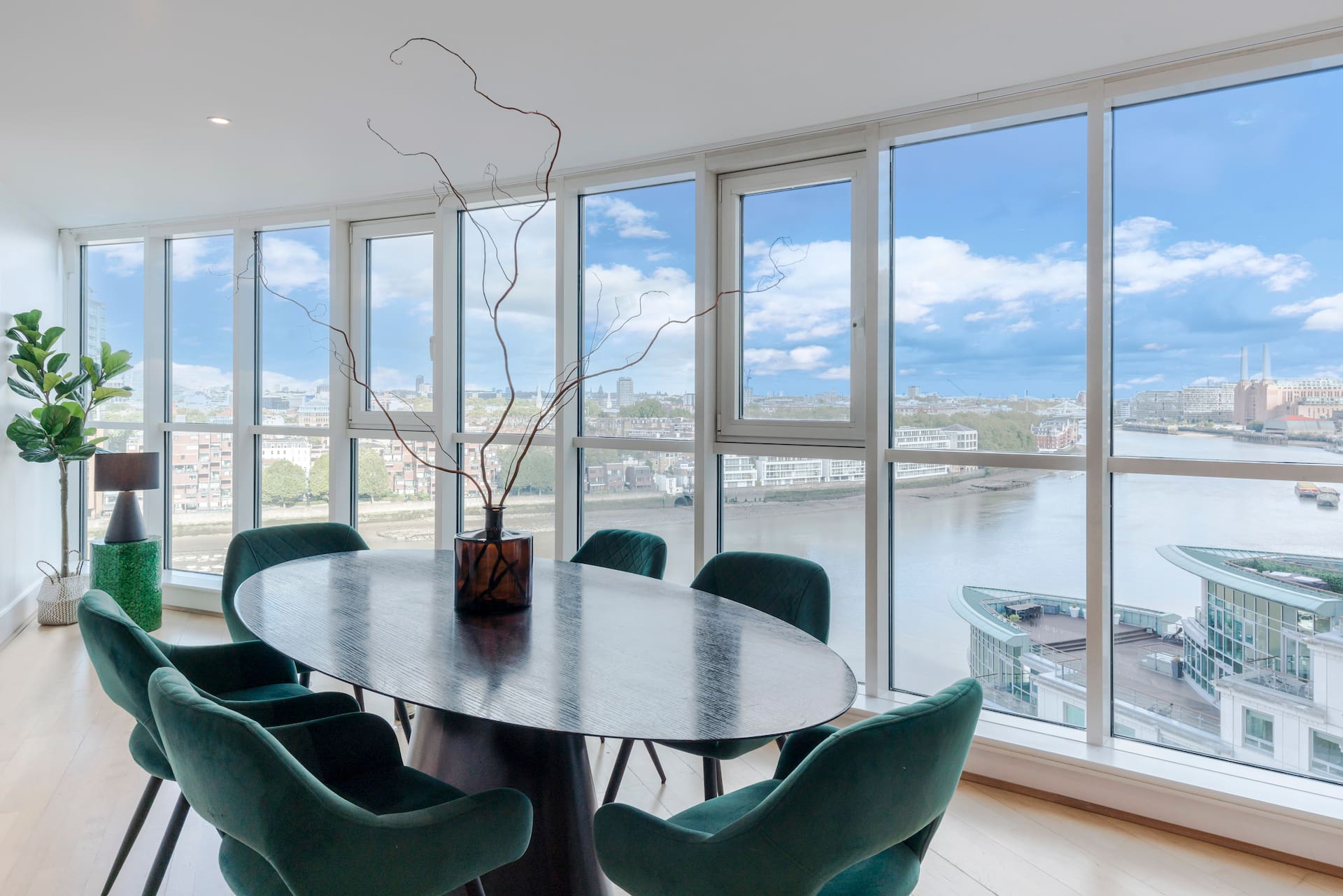 House Lambeth Vauxhall Vauxhall: Luxury 3-Bedroom Apartment with River Views, Vauxhall