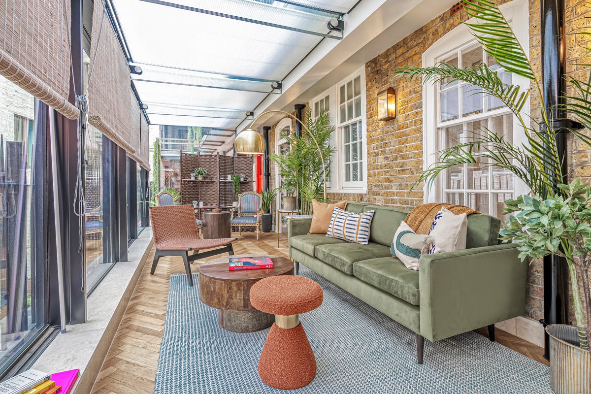 House Lambeth Westminster: Elegant 2-Bedroom Luxury Apartment with Family-Friendly Features, Westminster