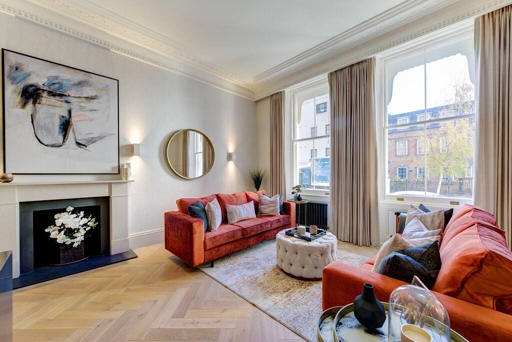 House Lancaster Bayswater: Chic 2-Bedroom Apartment with Family-Friendly Features, Bayswater