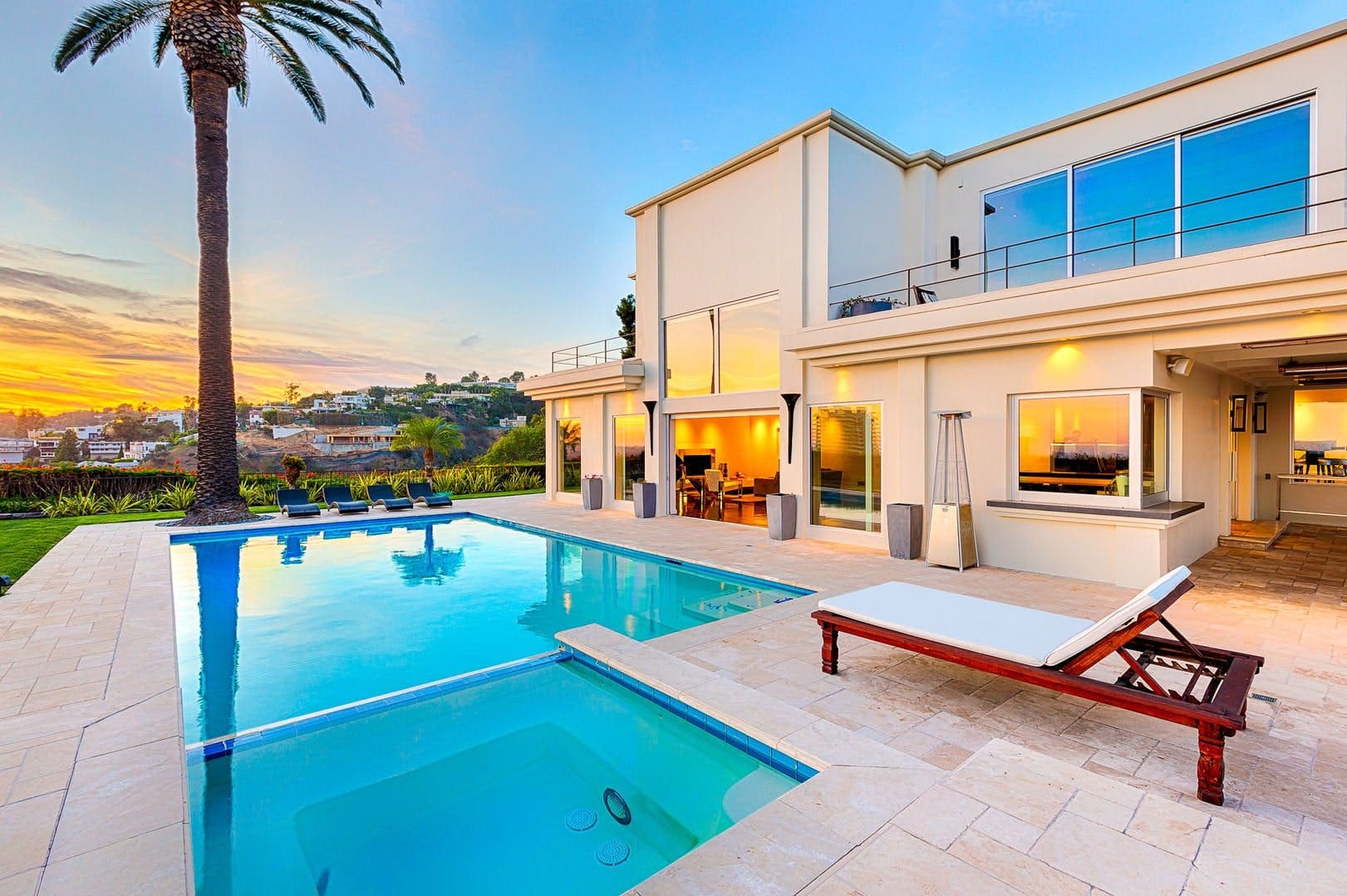House Laurel Hollywood: Luxury 6-Bedroom Apartment with Pool and Hot Tub, West Hollywood