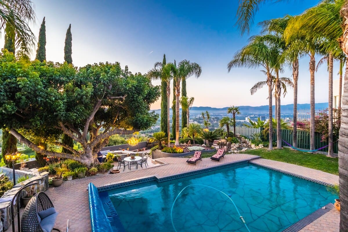 House Laurel Sherman Oaks: Luxury 6-Bedroom House with Pool and Tennis Court, Sherman Oaks