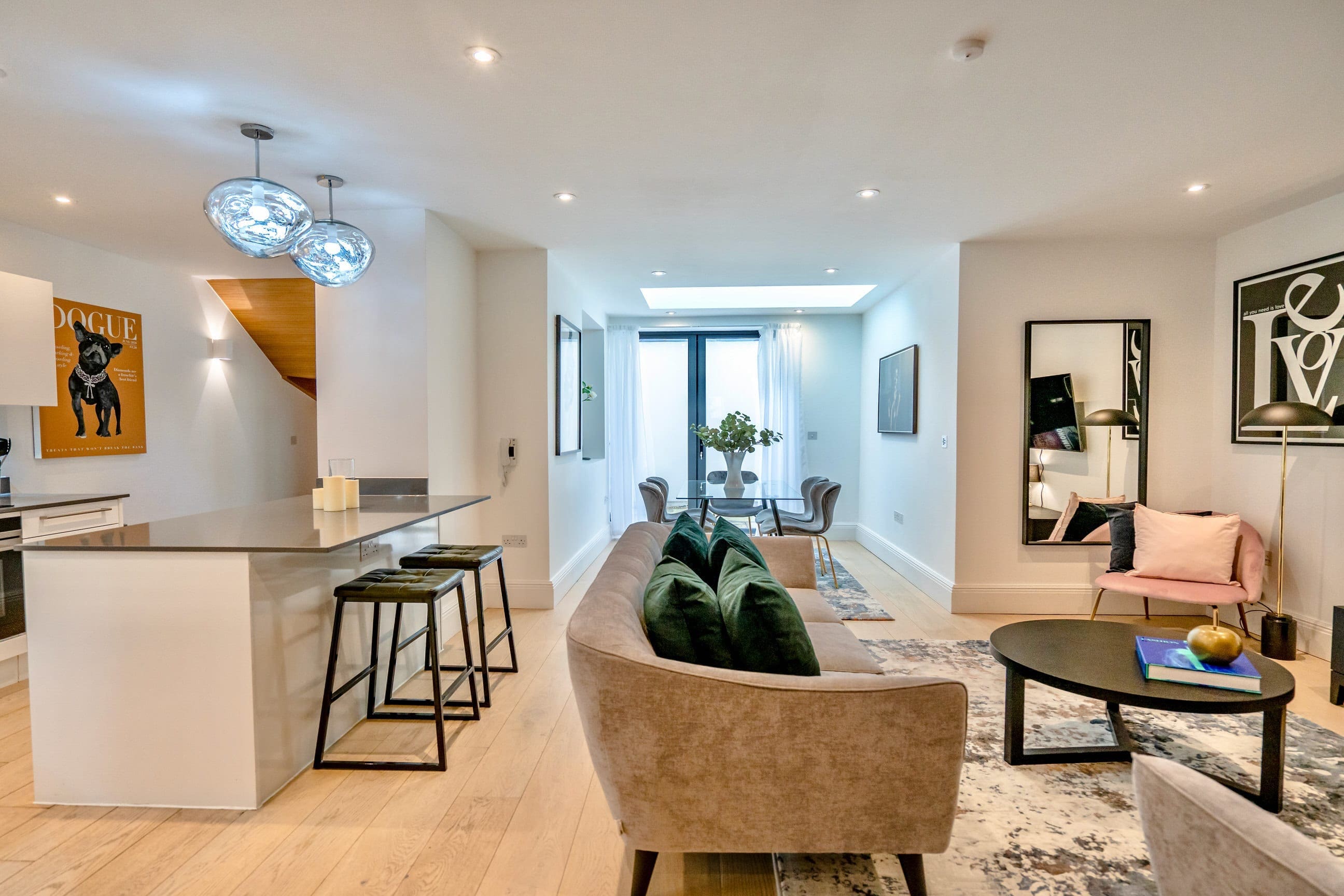 House Lincoln Holborn: Sophisticated 2-Bedroom Apartment with Private Patio, Holborn