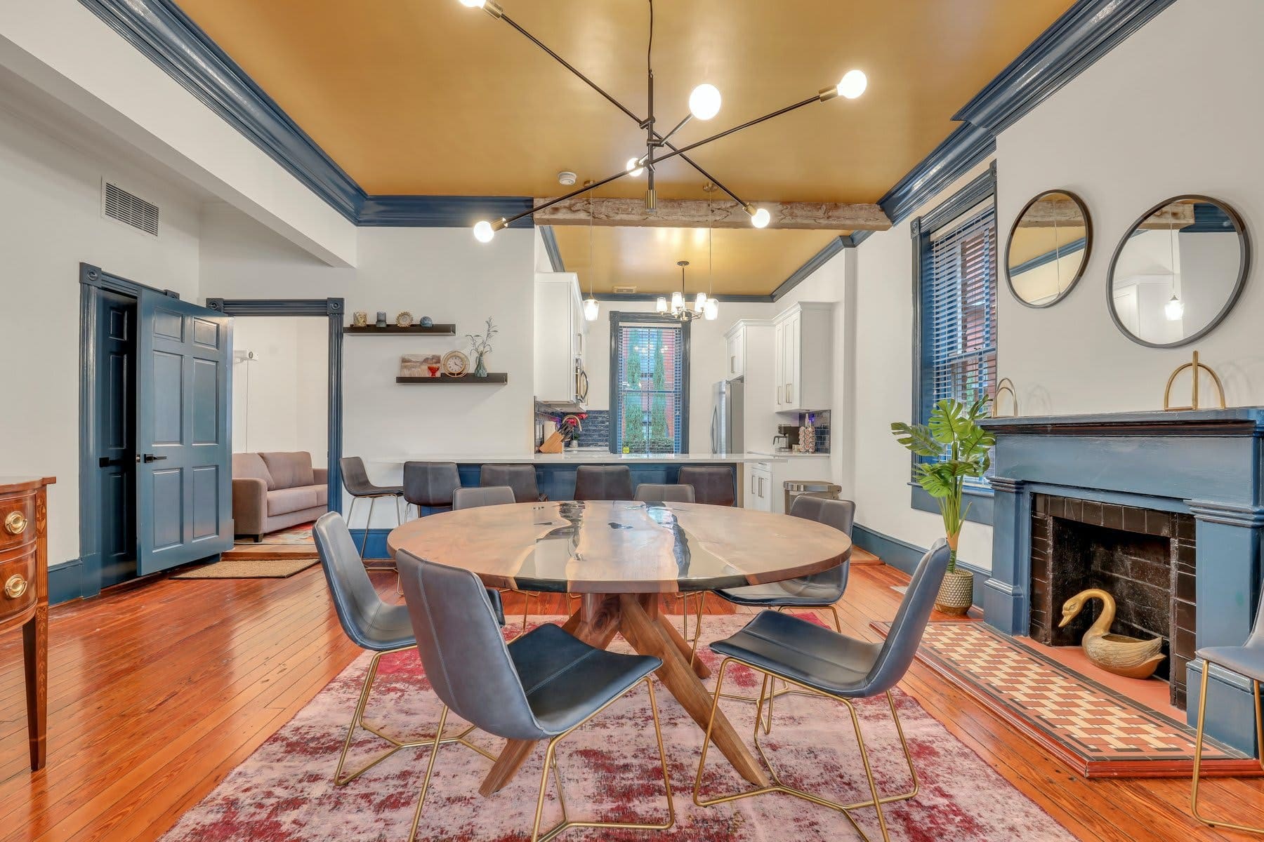 House Live Oak Savannah: Luxury 4-Bedroom Apartment with Family-Friendly Features, Savannah