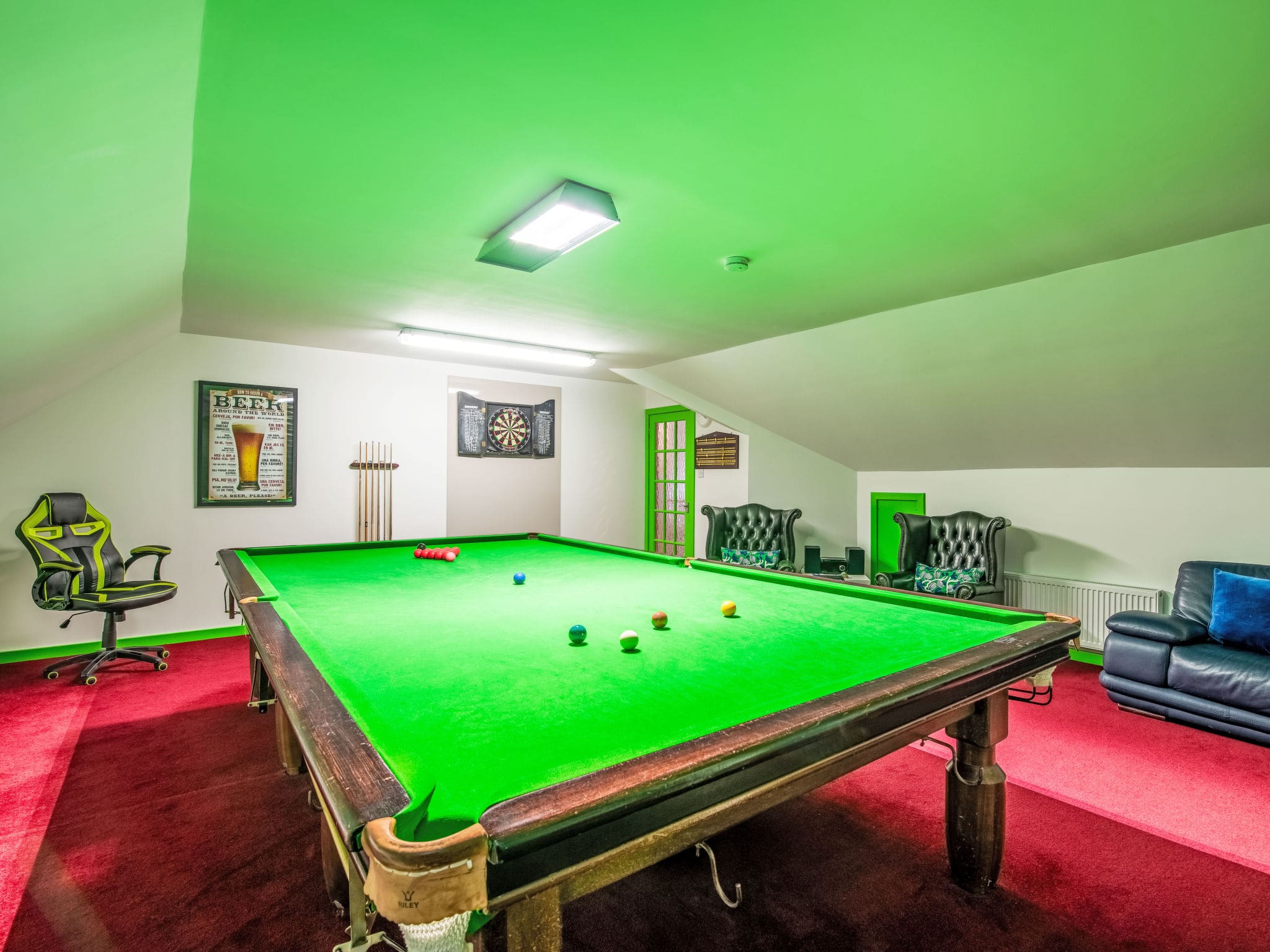 House Machair Uist: Spectacular 7-Bedroom Highland House with Hot Tub Sauna and Beach Access for Large Groups