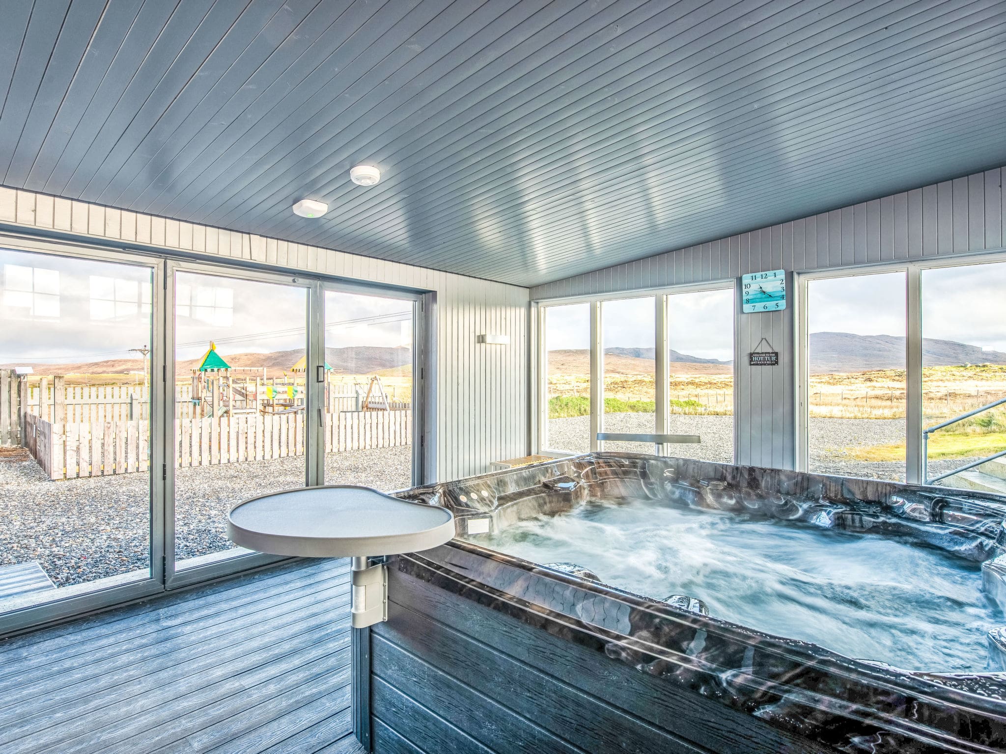 House Machair Uist South Uist: Spacious 7-Bedroom Scottish Island Retreat with Hot Tub and Countryside Views