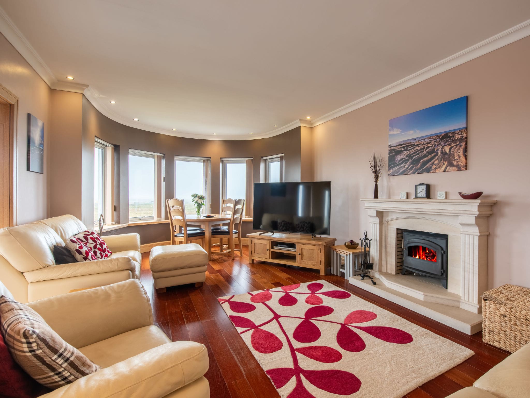 House Machair Uist South Uist: Spacious 7-Bedroom Scottish Island Retreat with Hot Tub and Countryside Views