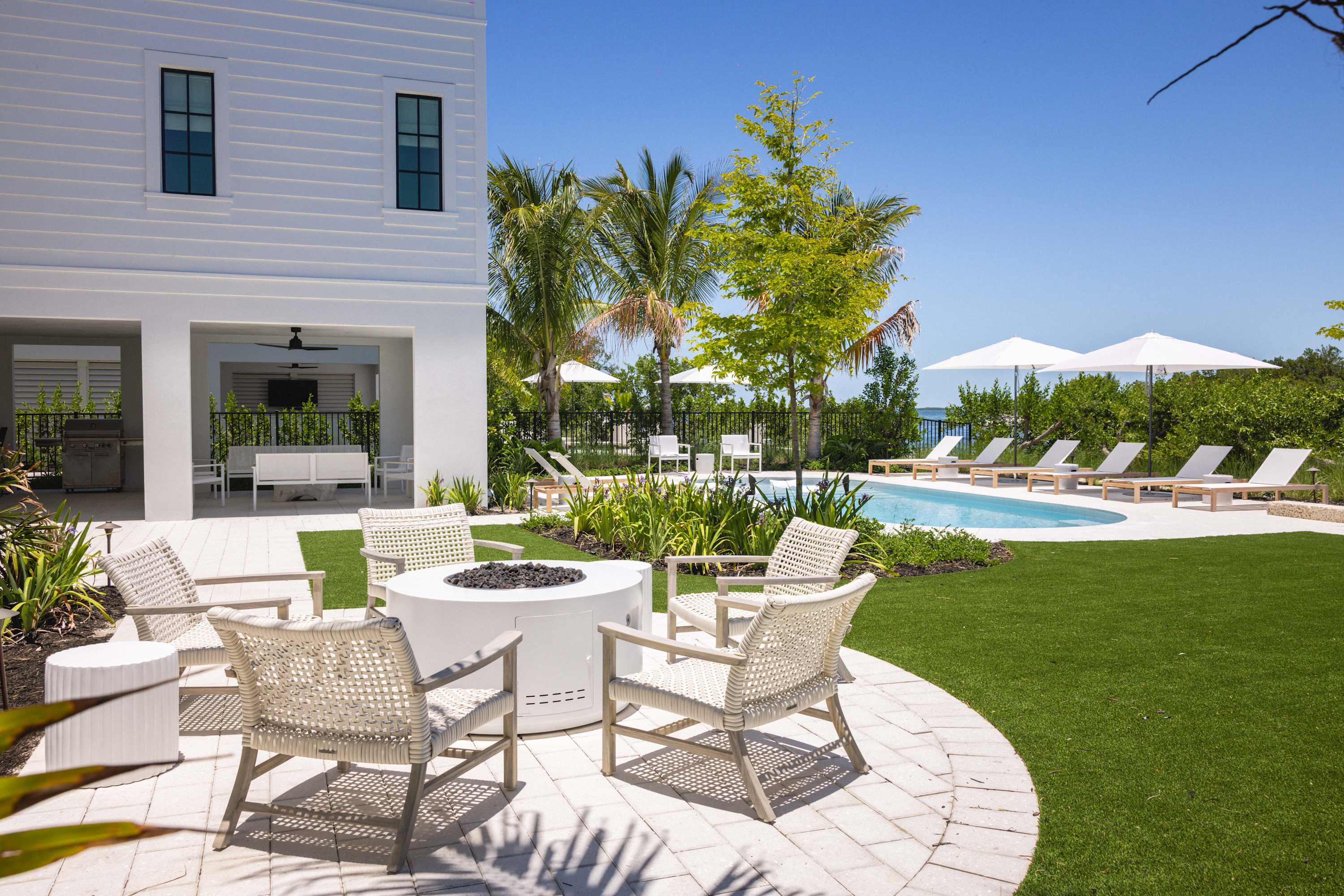 House Mahogany Islamorada Florida Keys: Luxury 8-Bedroom Beachfront Villa with Stunning Sea Views, Florida Keys