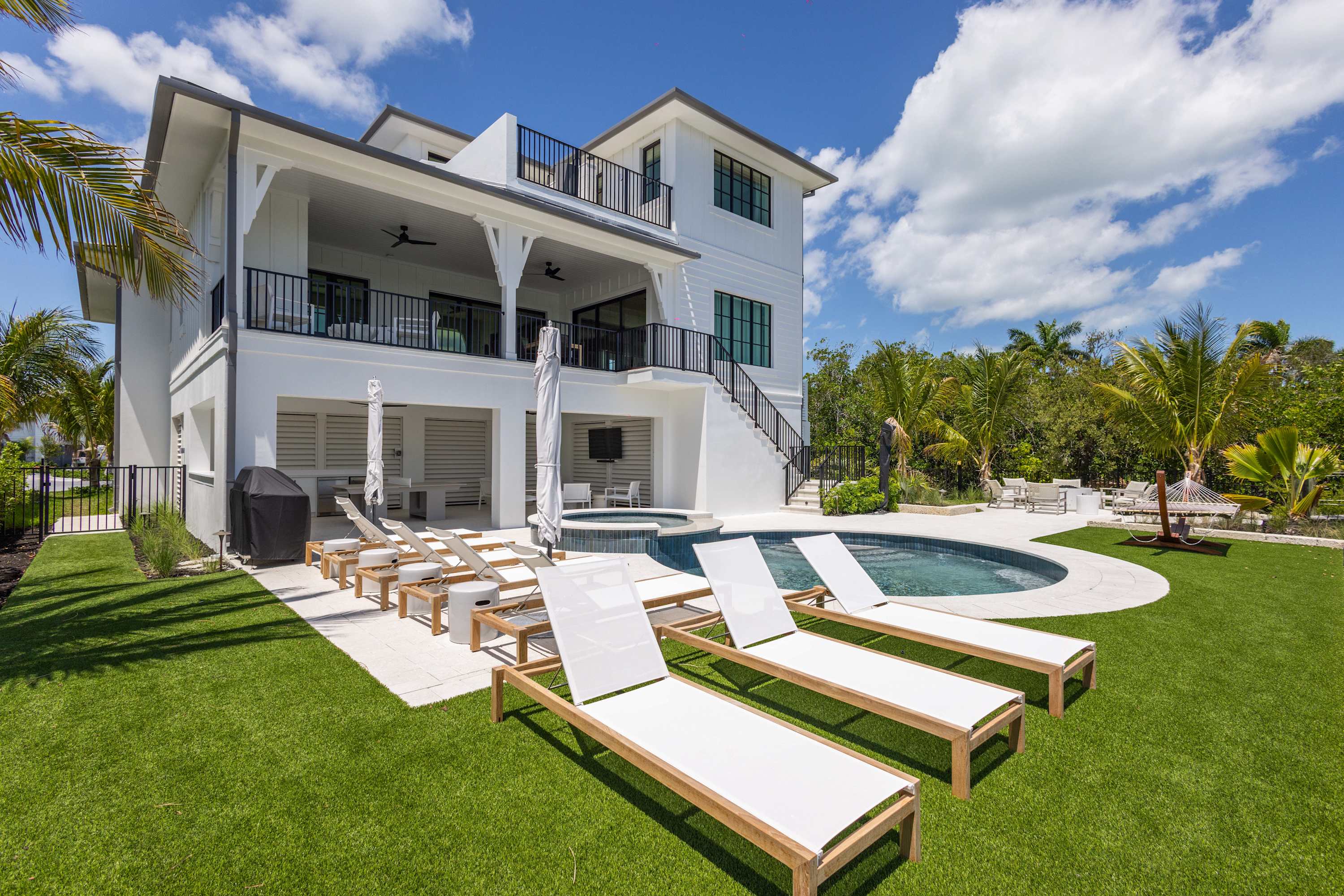 House Mahogany Key West: Luxury 8-Bedroom House with Seaview and Private Dock, Florida Keys