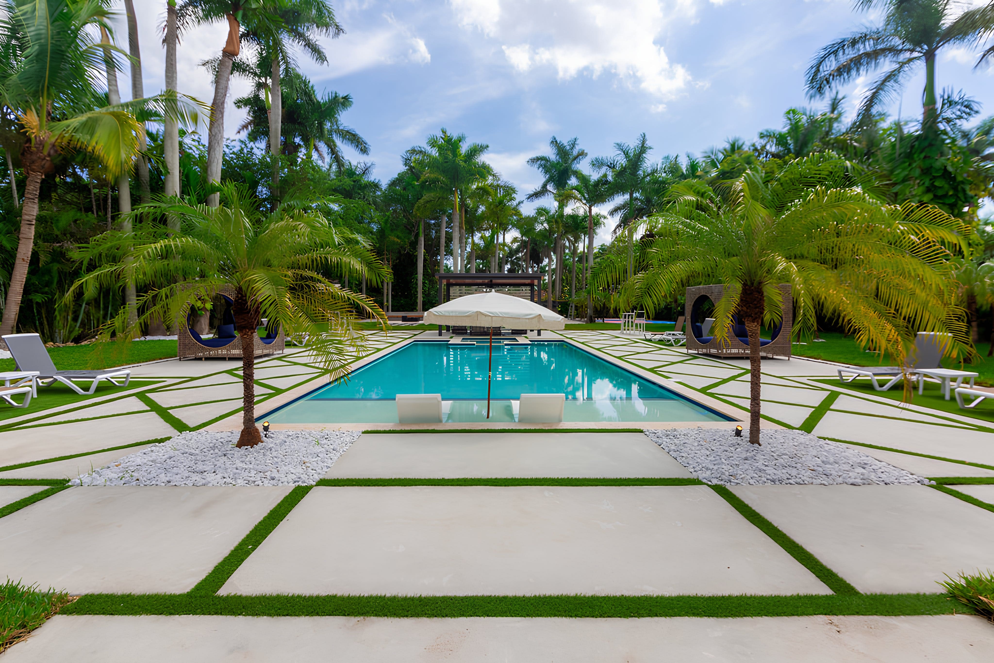 House Mahogany Surfside: 4-Bedroom Luxury Villa with Pool and Hot Tub, Surfside