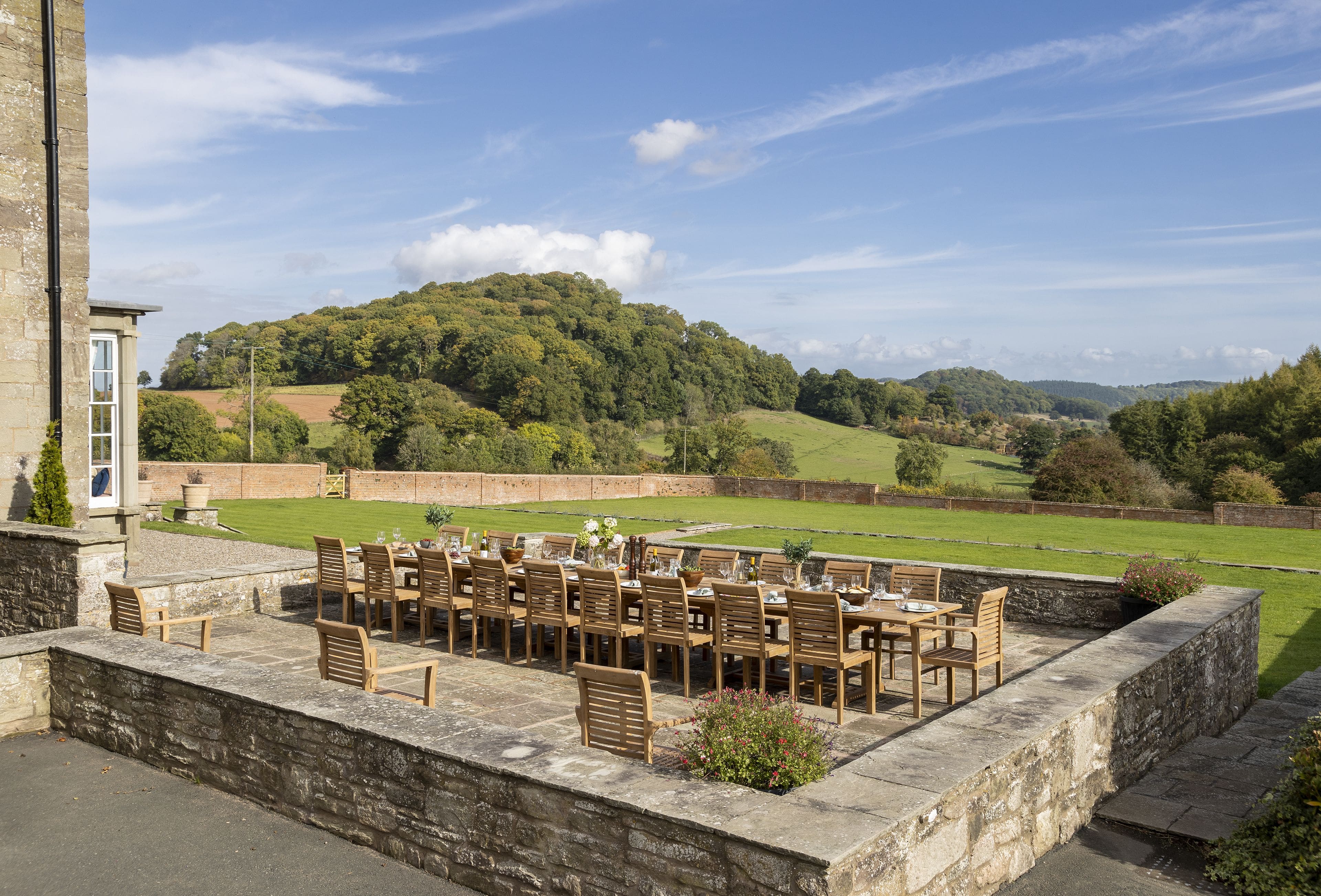 House Malvern Herefordshire: Expansive 10-Bedroom House Perfect for Large Gatherings, Worcestershire