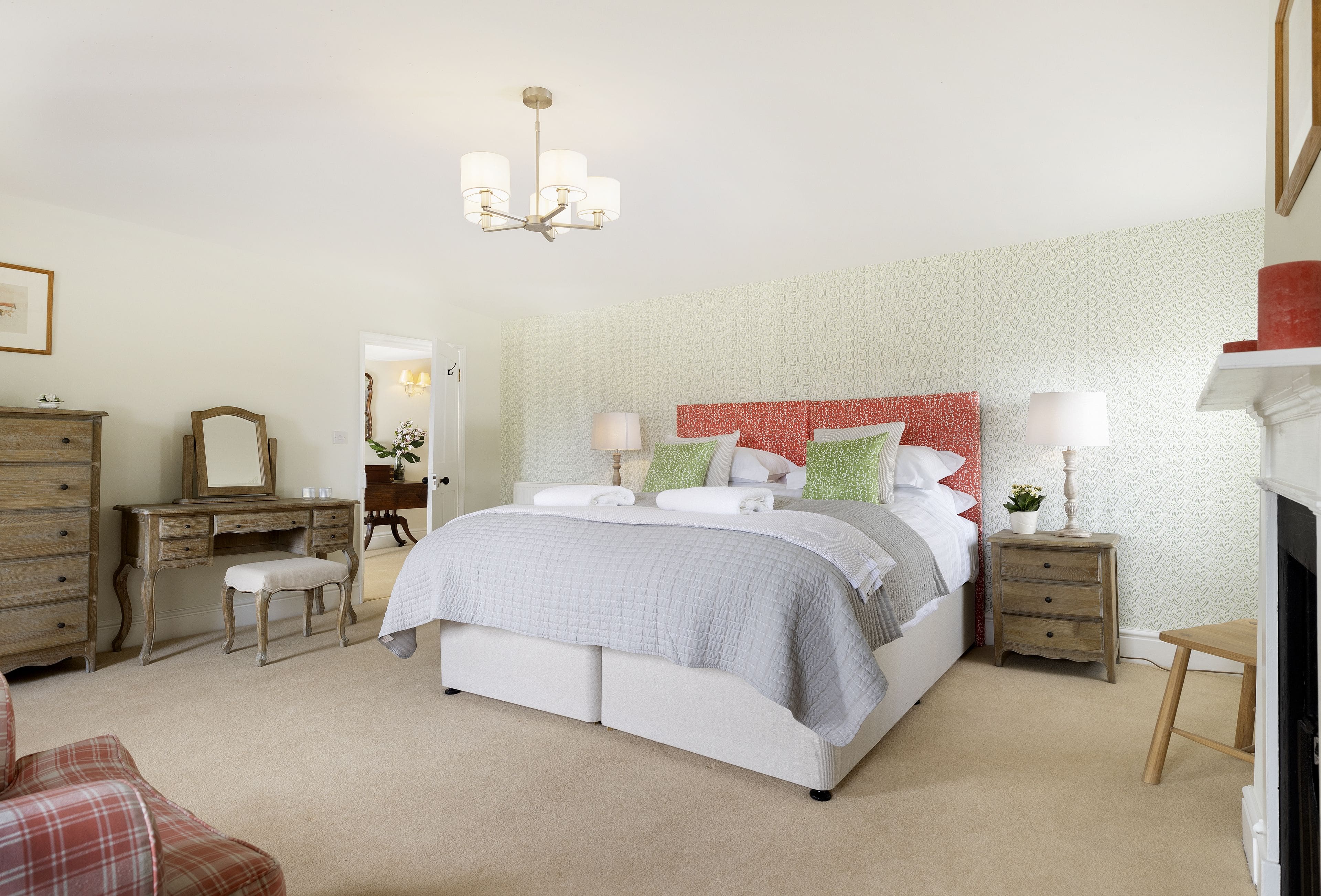 House Malvern Herefordshire: Expansive 10-Bedroom House Perfect for Large Gatherings, Worcestershire