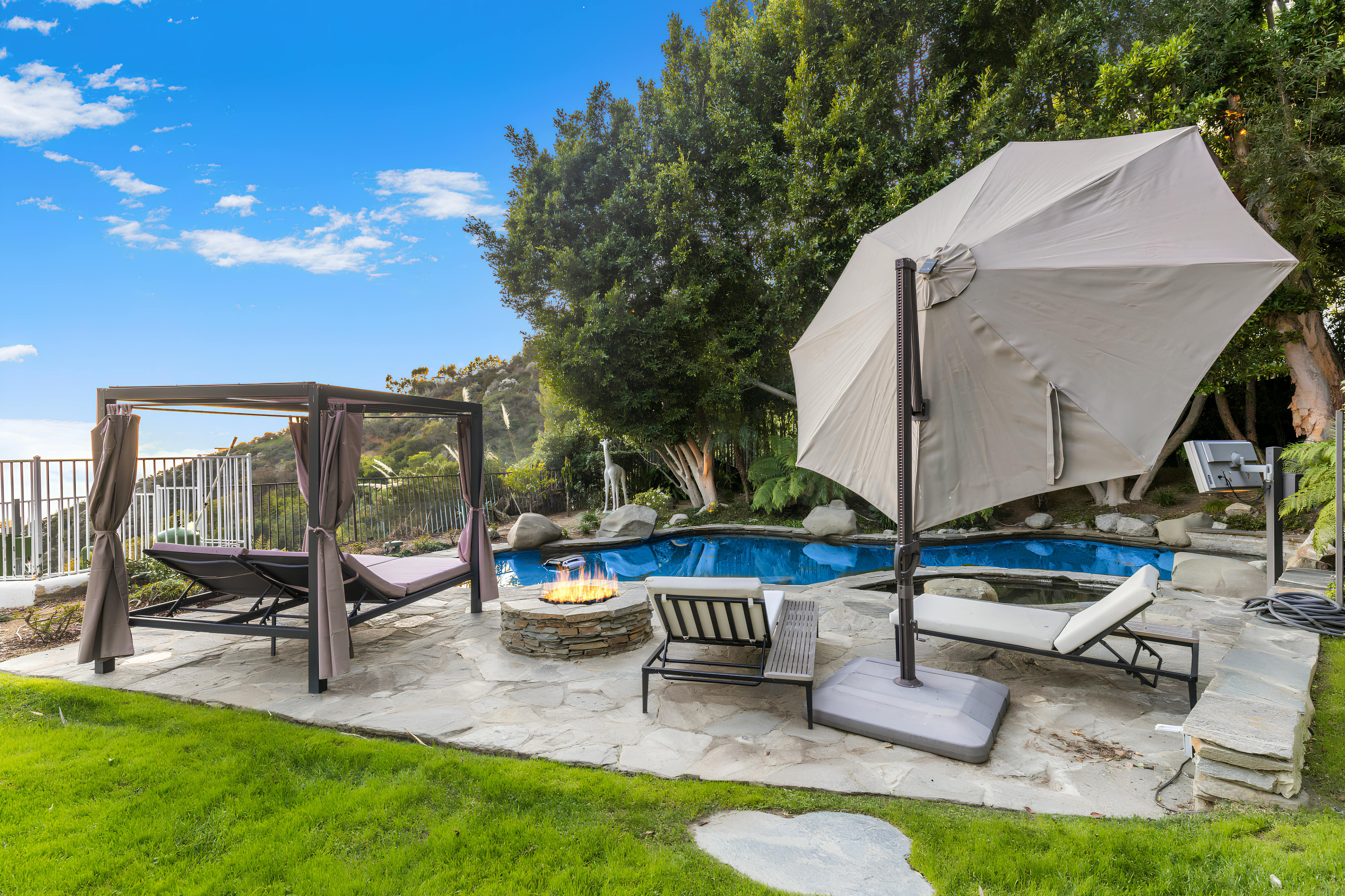 House Mañanita Laurel: Luxury 6-Bedroom Villa with Seaview and Pool, Laurel Canyon