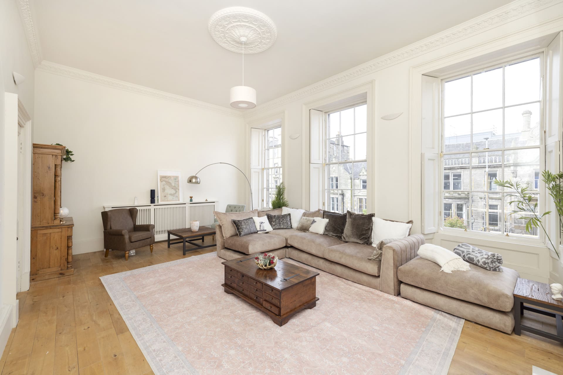 House Marchmont Edinburgh: 4-Bedroom Luxury Apartment with Family-Friendly Features, Edinburgh