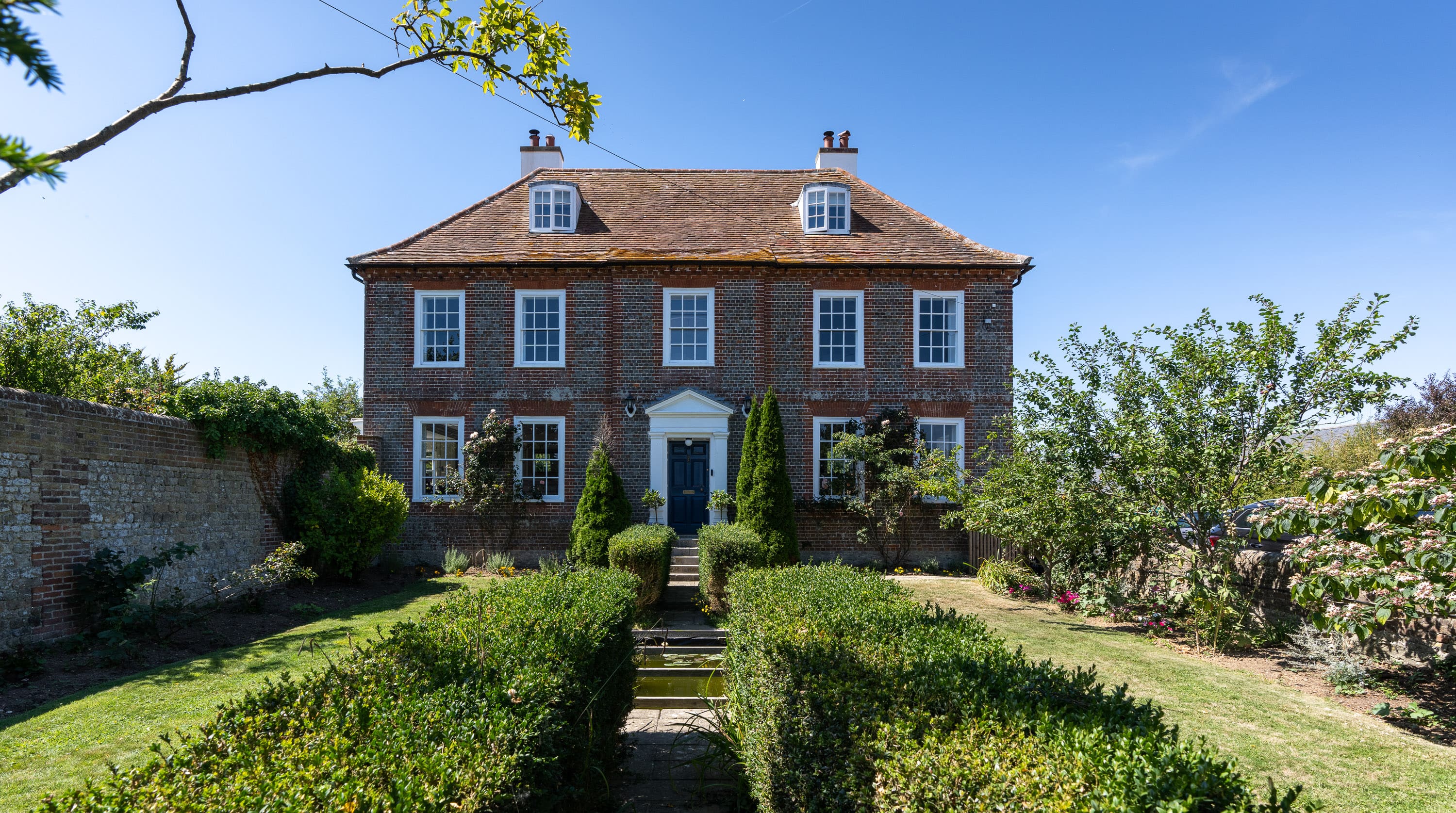 House Medmerry Selsey: Luxury 6-Bedroom House with Seaview and BBQ, West Sussex
