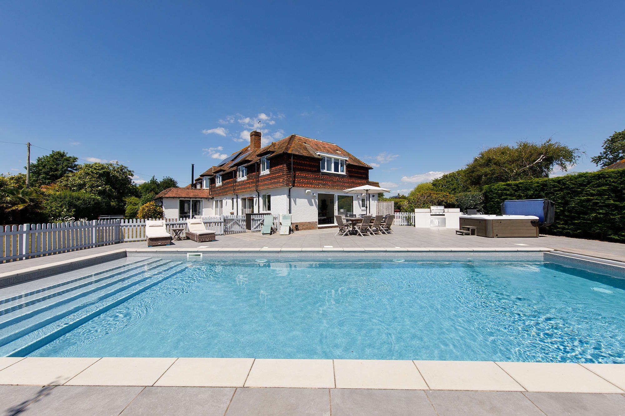 House Medmerry Selsey Selsey: Spacious 4-Bedroom Apartment with Sea Views and Pool, Selsey