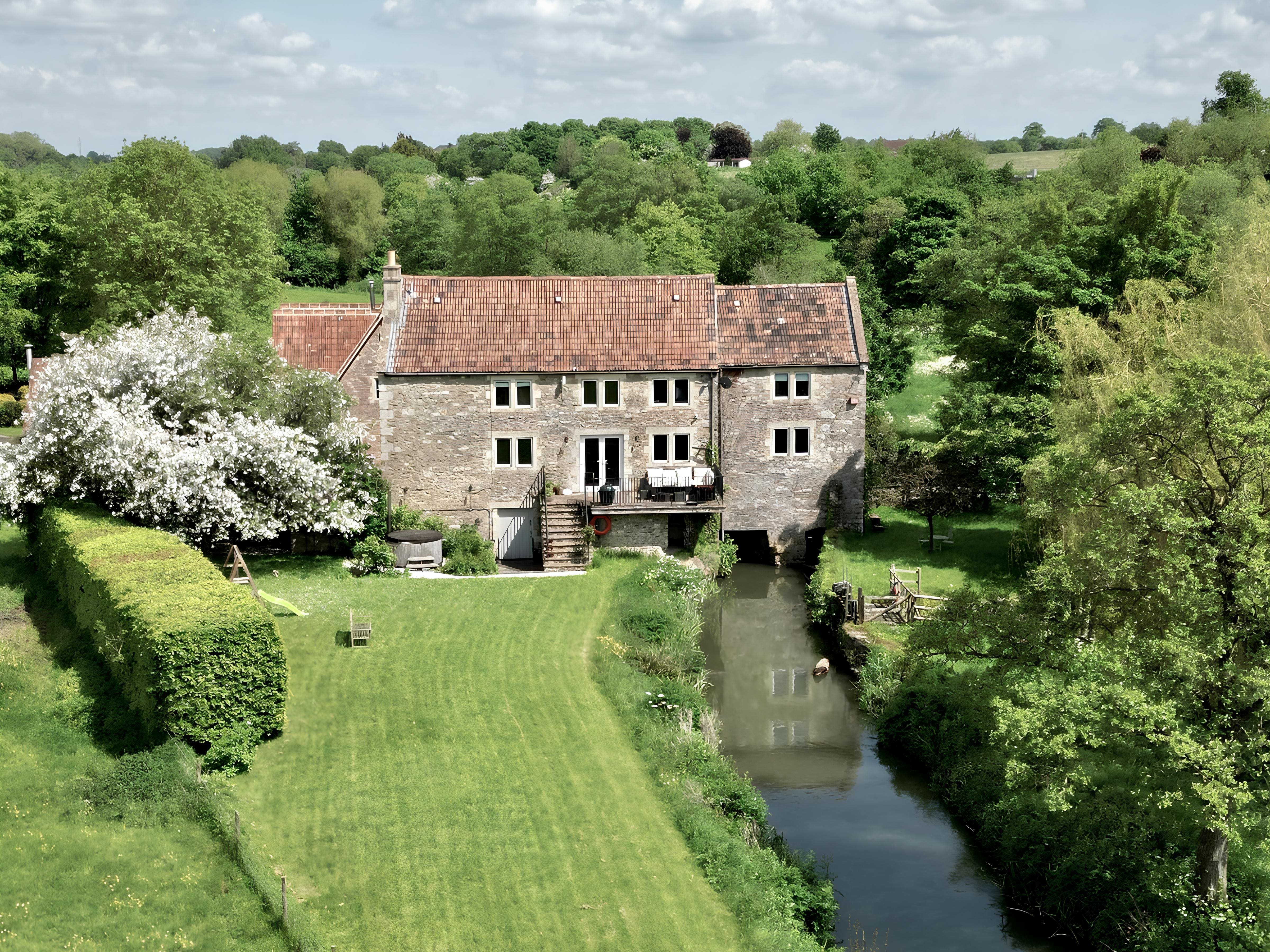 House Mendip Bath Bath: Luxury 4-Bedroom House with Hot Tub, Countryside Setting, Bath