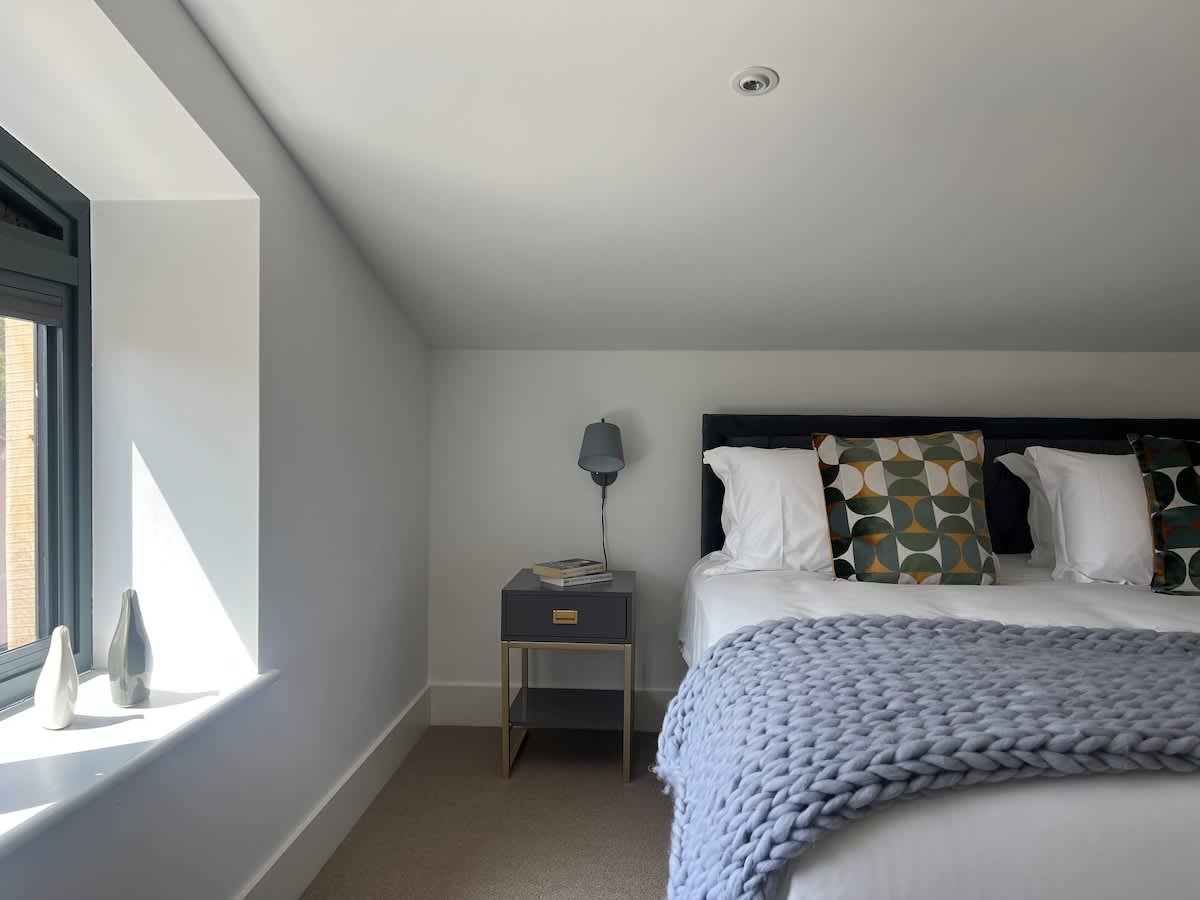 House Mendip Frome: Luxury 8-Bedroom Cottage with Hot Tub, Somerset Countryside