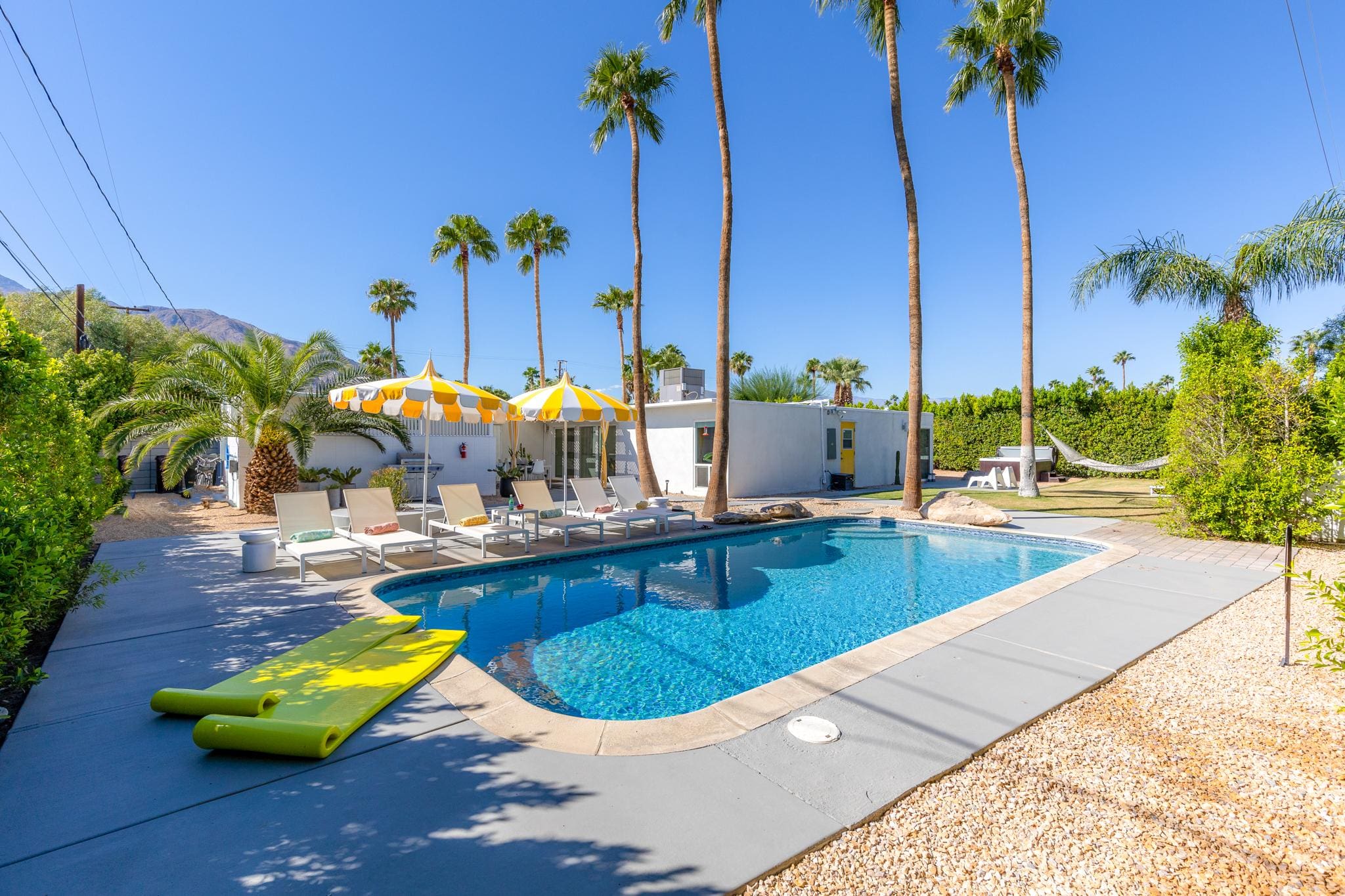 House Mesquite Cathedral Cathedral City: Luxury 3-Bedroom Apartment with Private Pool, Palm Springs