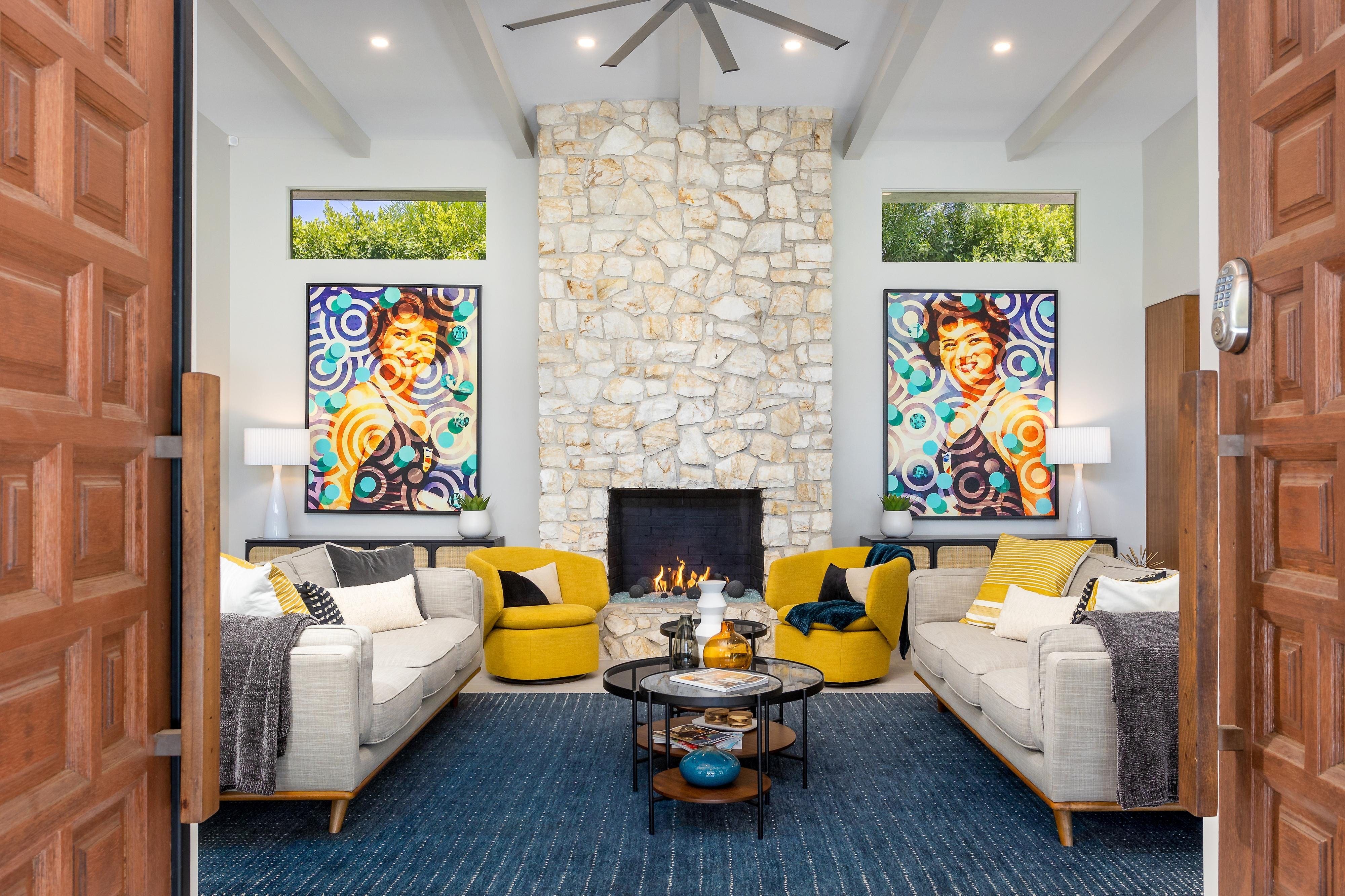 House Mesquite Cathedral: Luxury 4-Bedroom Apartment with Pool and Hot Tub, Palm Springs