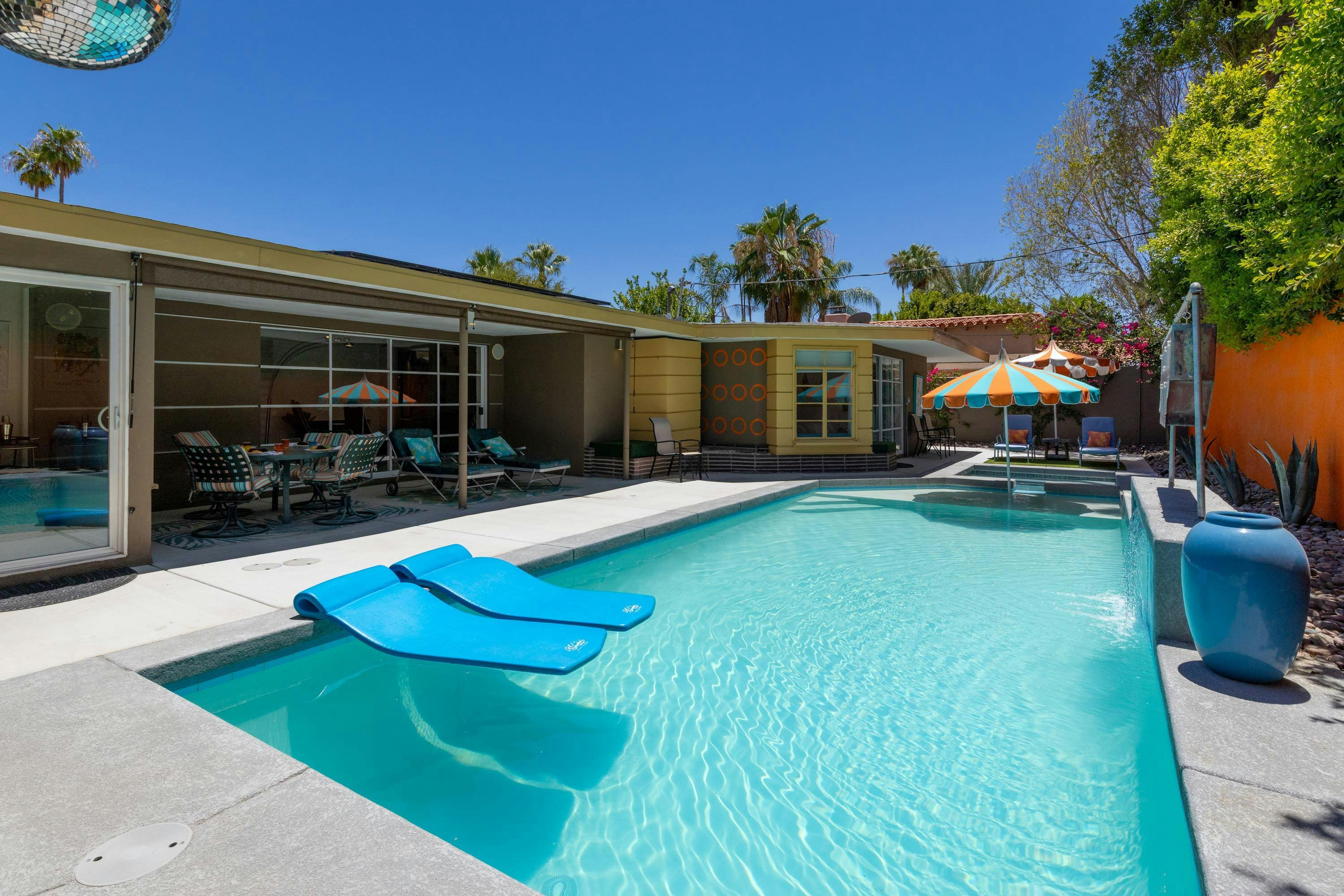 House Mesquite Palm Springs: Luxury 3-Bedroom House with Pool and Hot Tub, Palm Springs