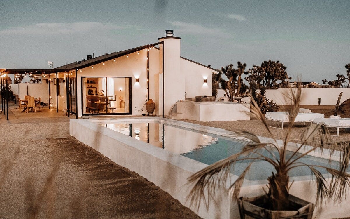 House Mojave Yucca: 4-Bedroom Luxury House with Pool and Hot Tub, Joshua Tree