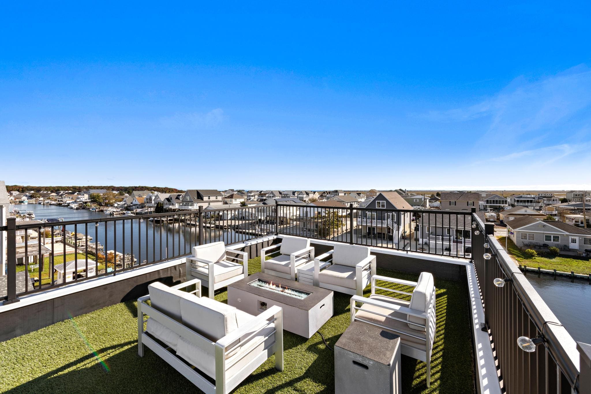 House Mystic Islands: Spacious 4-Bedroom Apartment with Hot Tub and Seaview, Ocean County