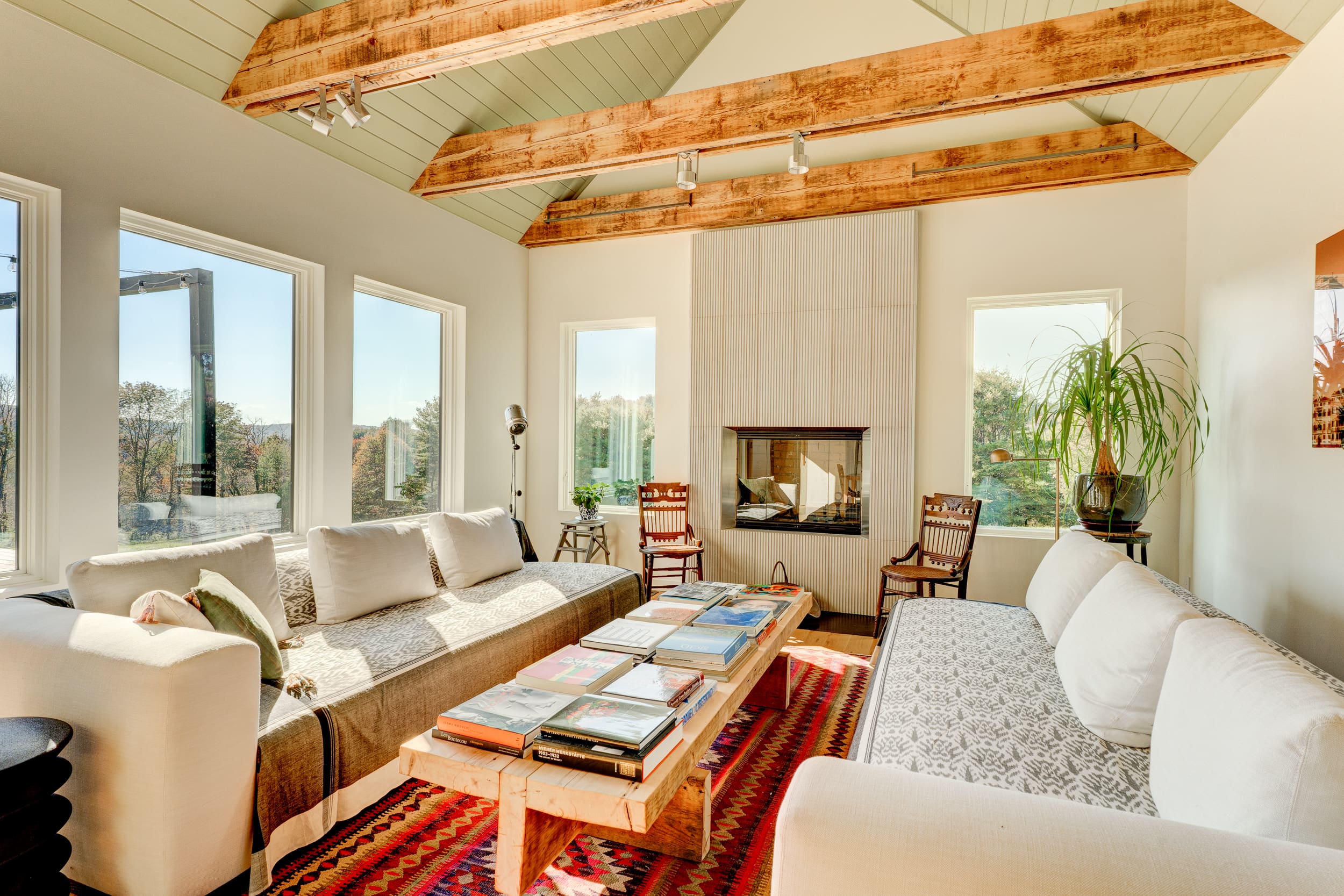 House Neversink Sullivan: Ski Chalet Rental with 5 Bedrooms and Lake Views, Hudson Valley